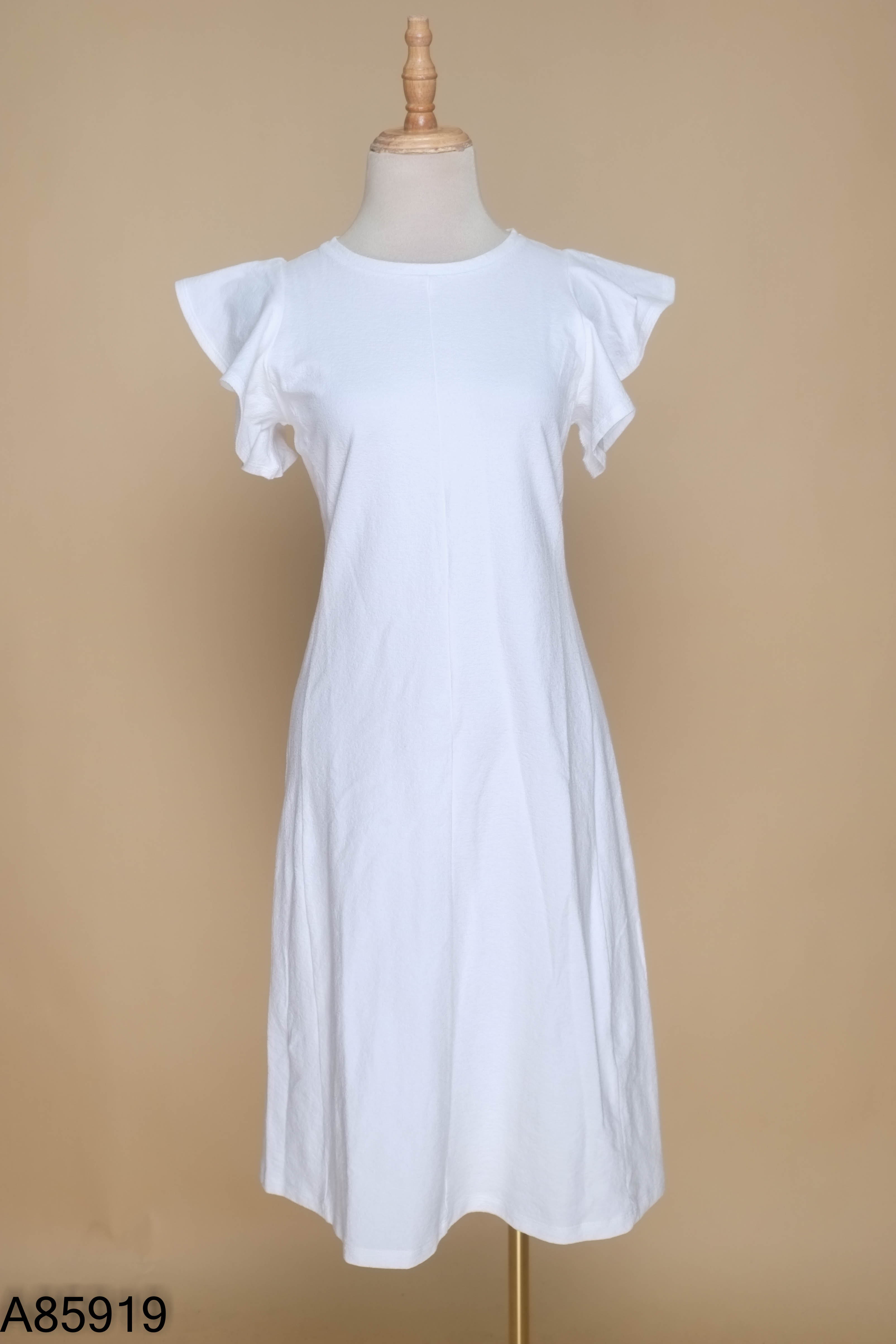 Váy UNIQLO trắng suông