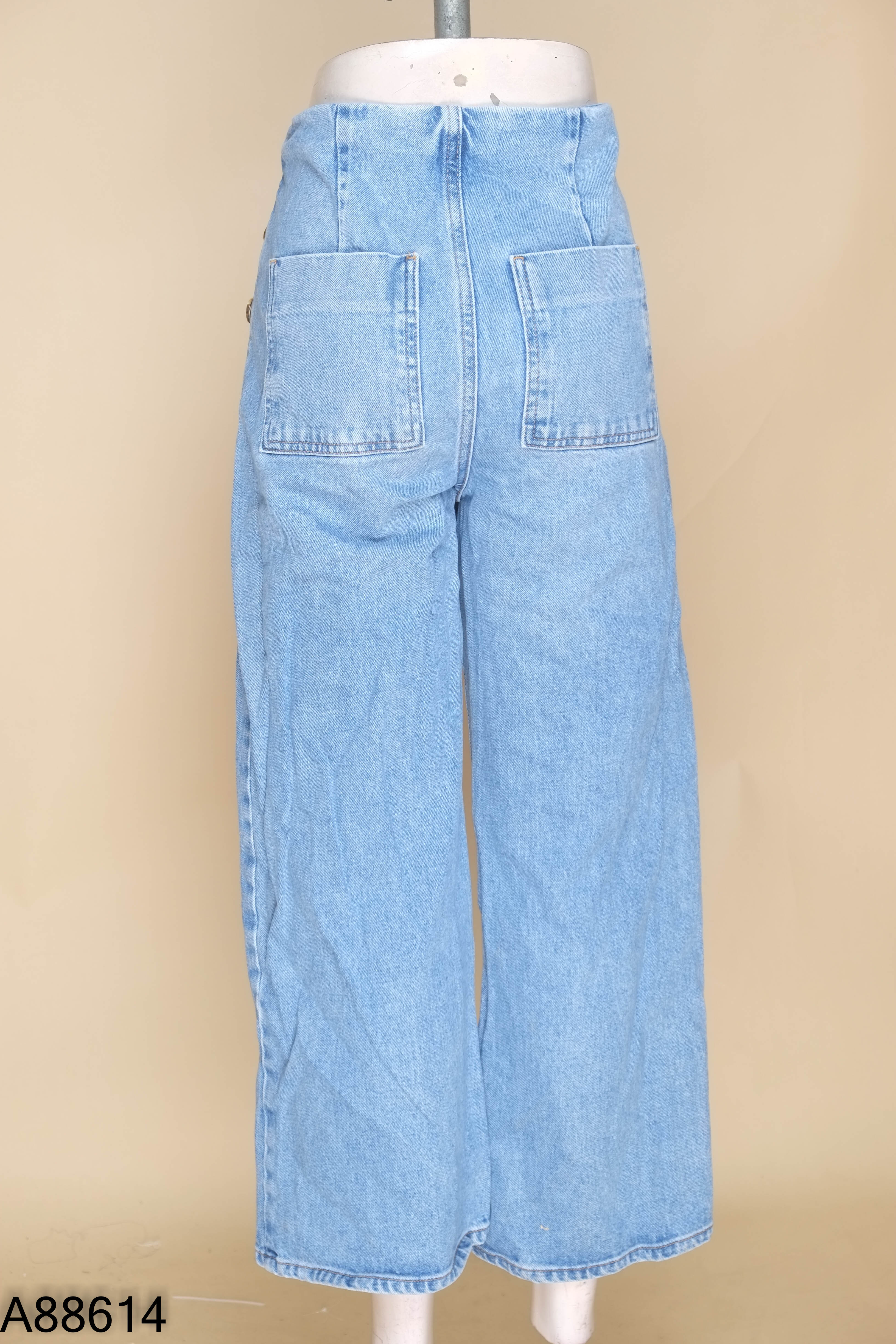 Quần ZARA jeans xanh phối khuy