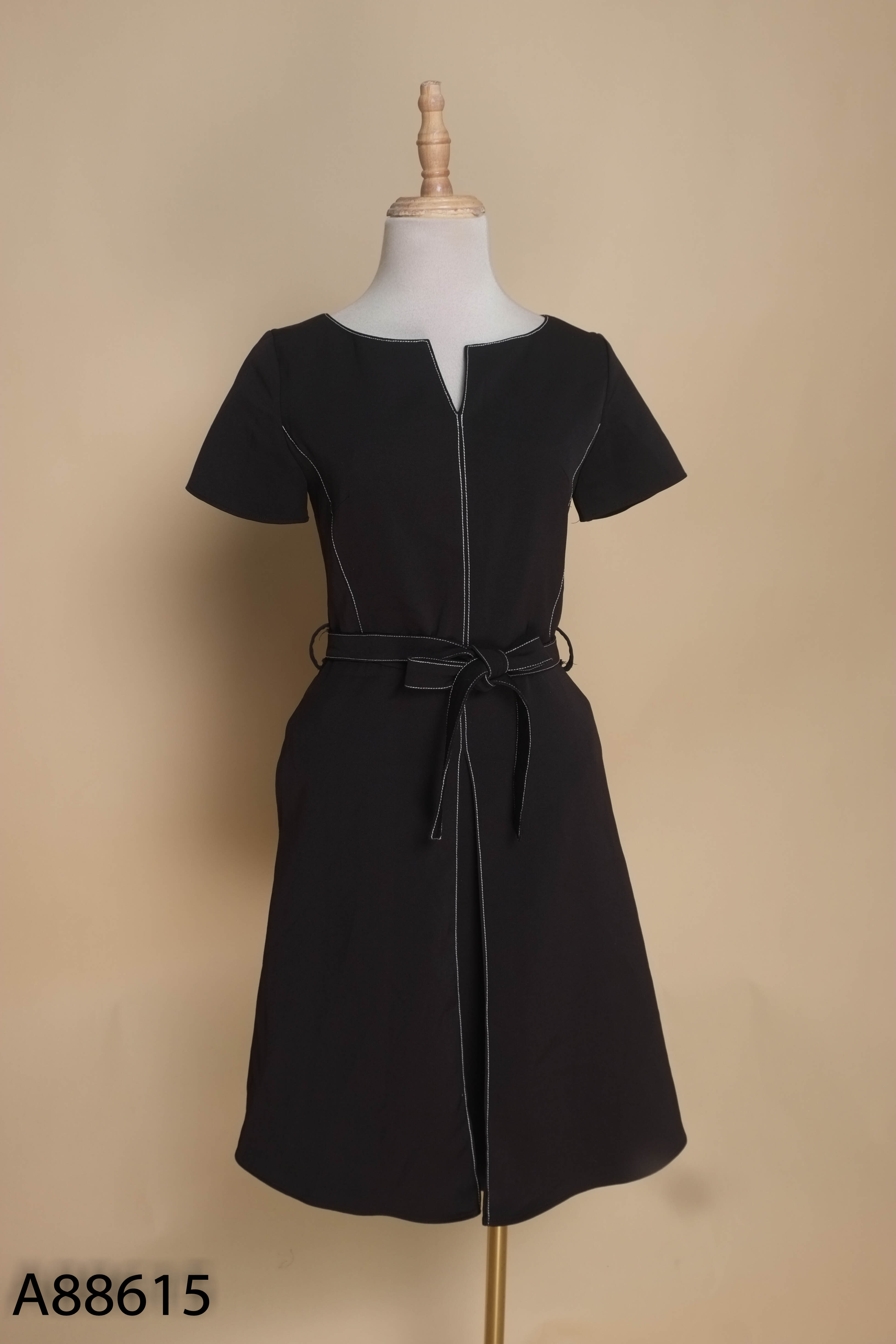 Váy đen TOPSHOP may viền trơn