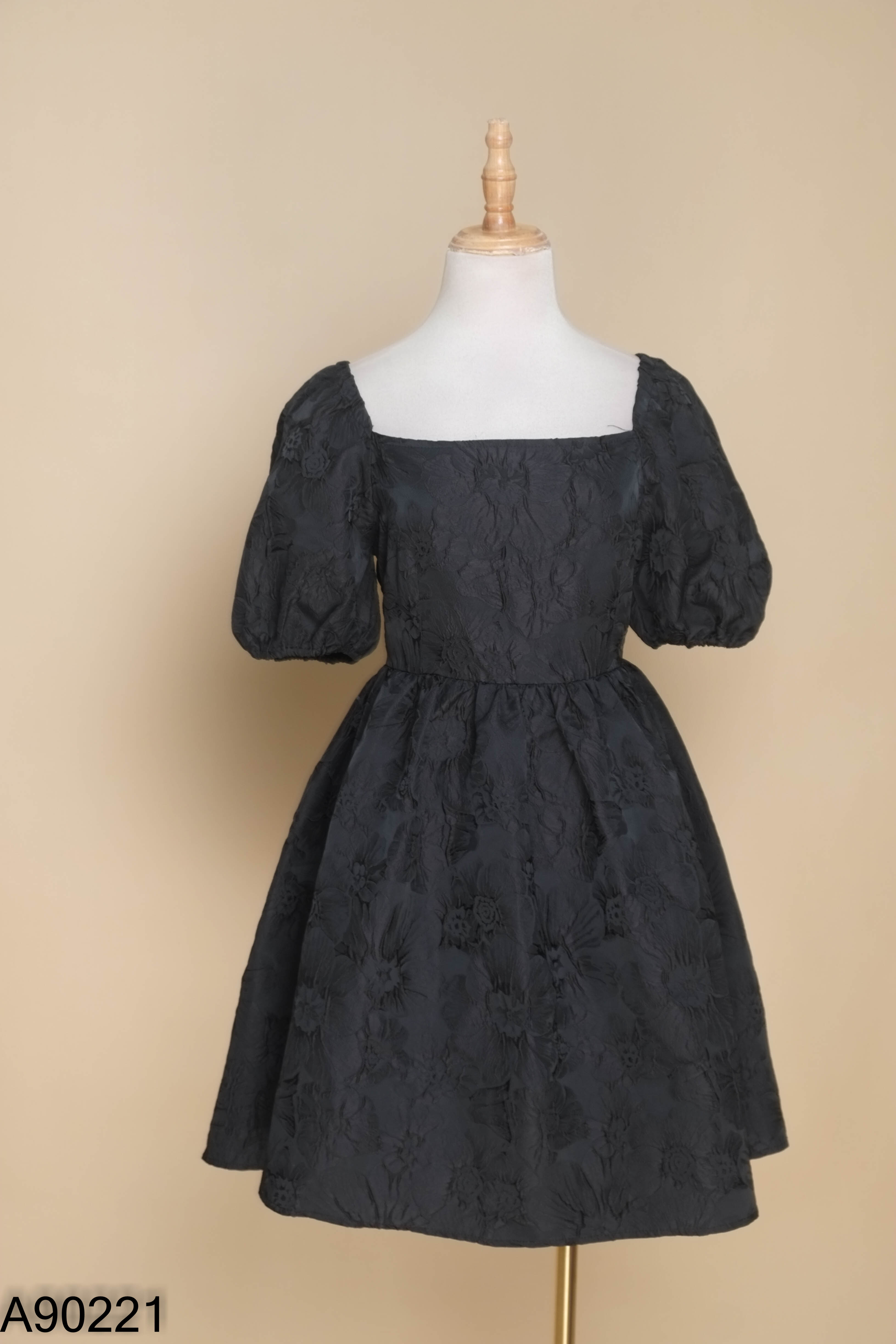 Váy babydoll đen họa tiết