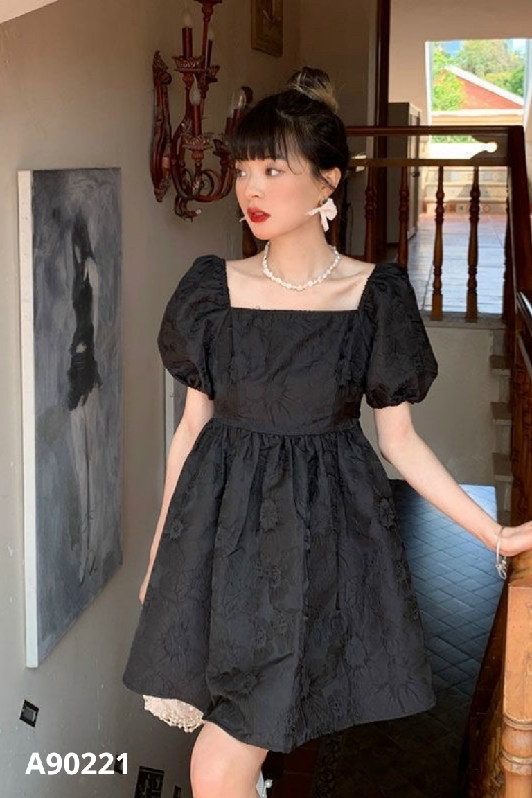 Váy babydoll đen họa tiết