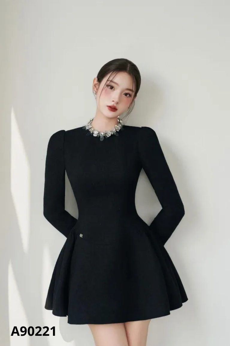 Váy ARA STORE dạ đen cổ đính đá