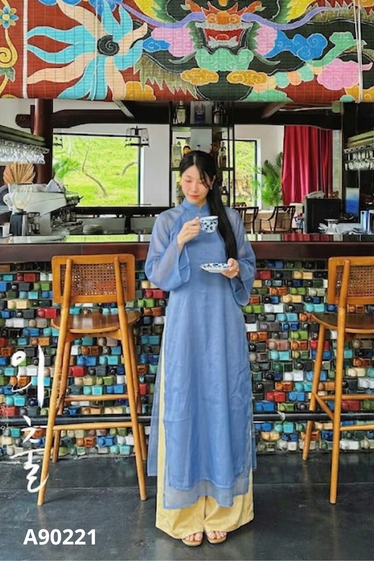 Set DISTRICT.19 áo dài xanh + quần lụa vàng