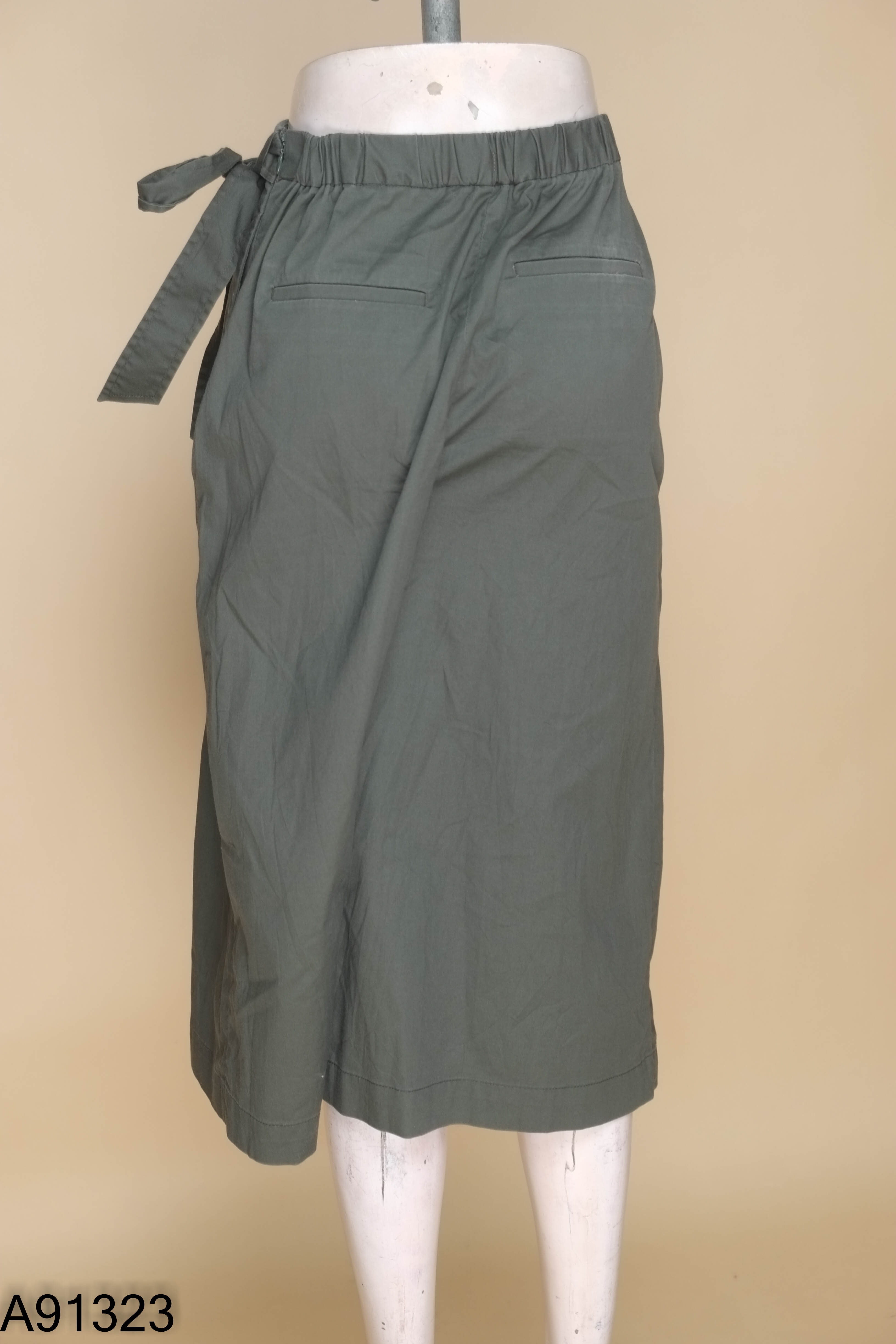 Chân váy UNIQLO xnah rêu