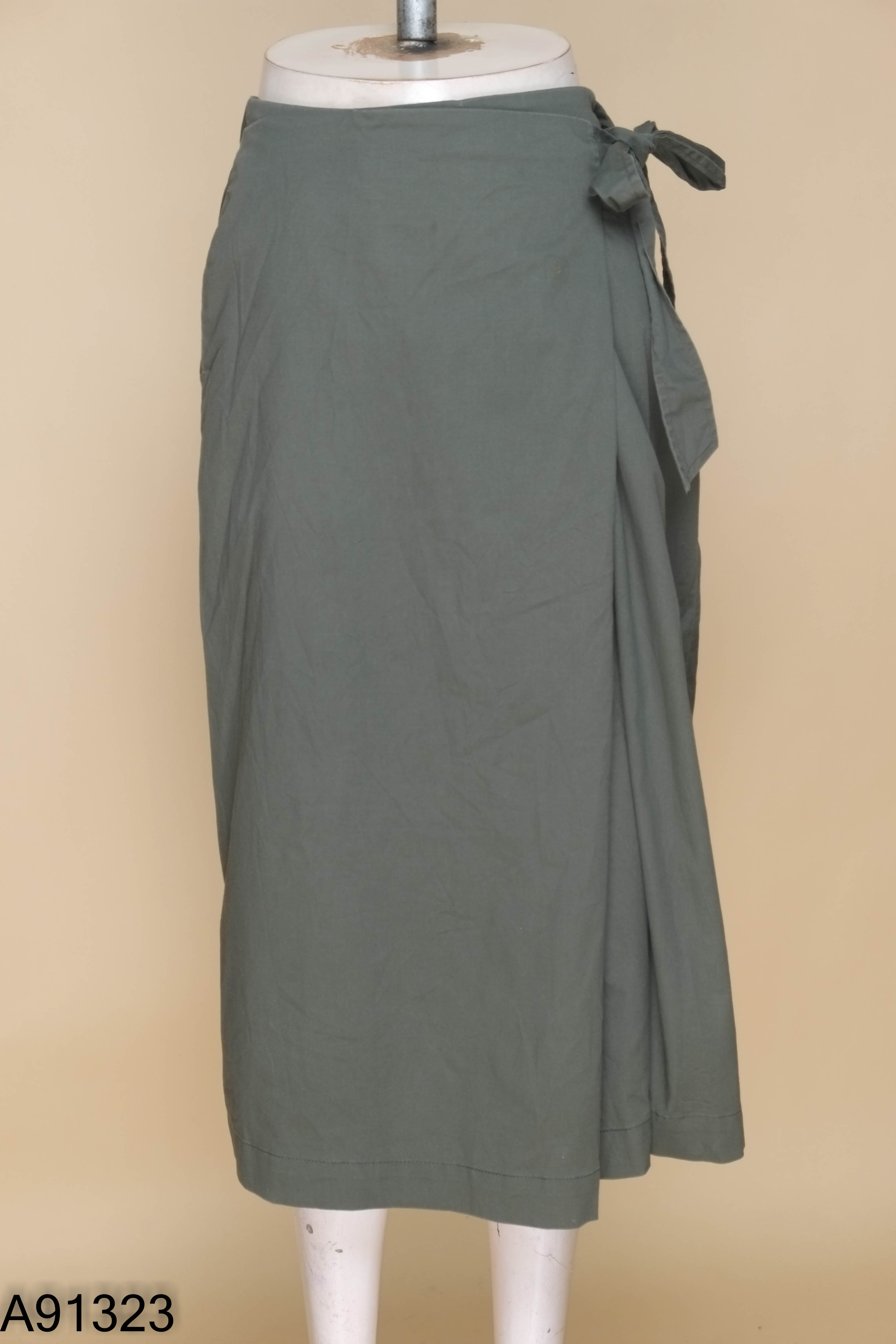 Chân váy UNIQLO xnah rêu