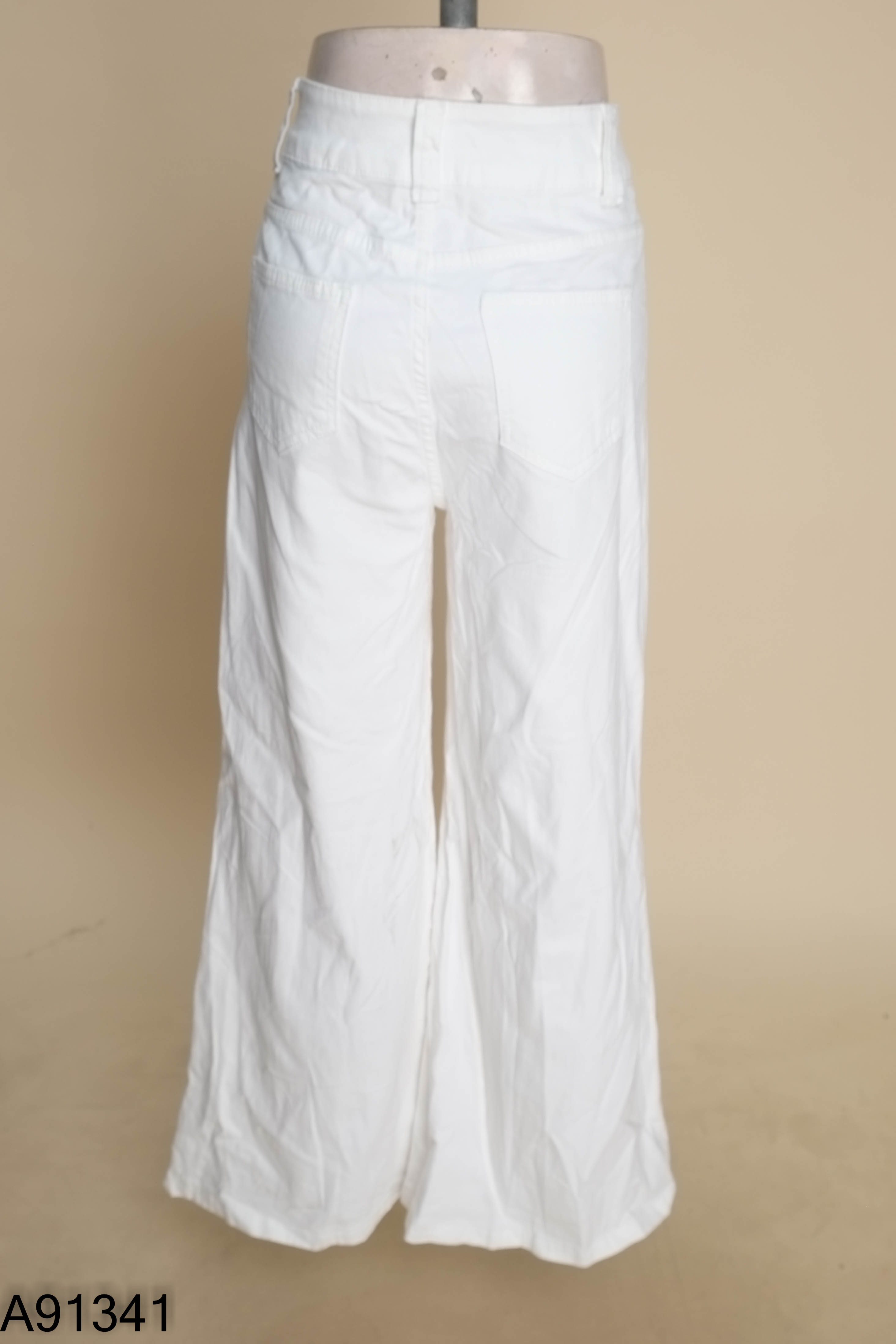Quần jeans trắng suông