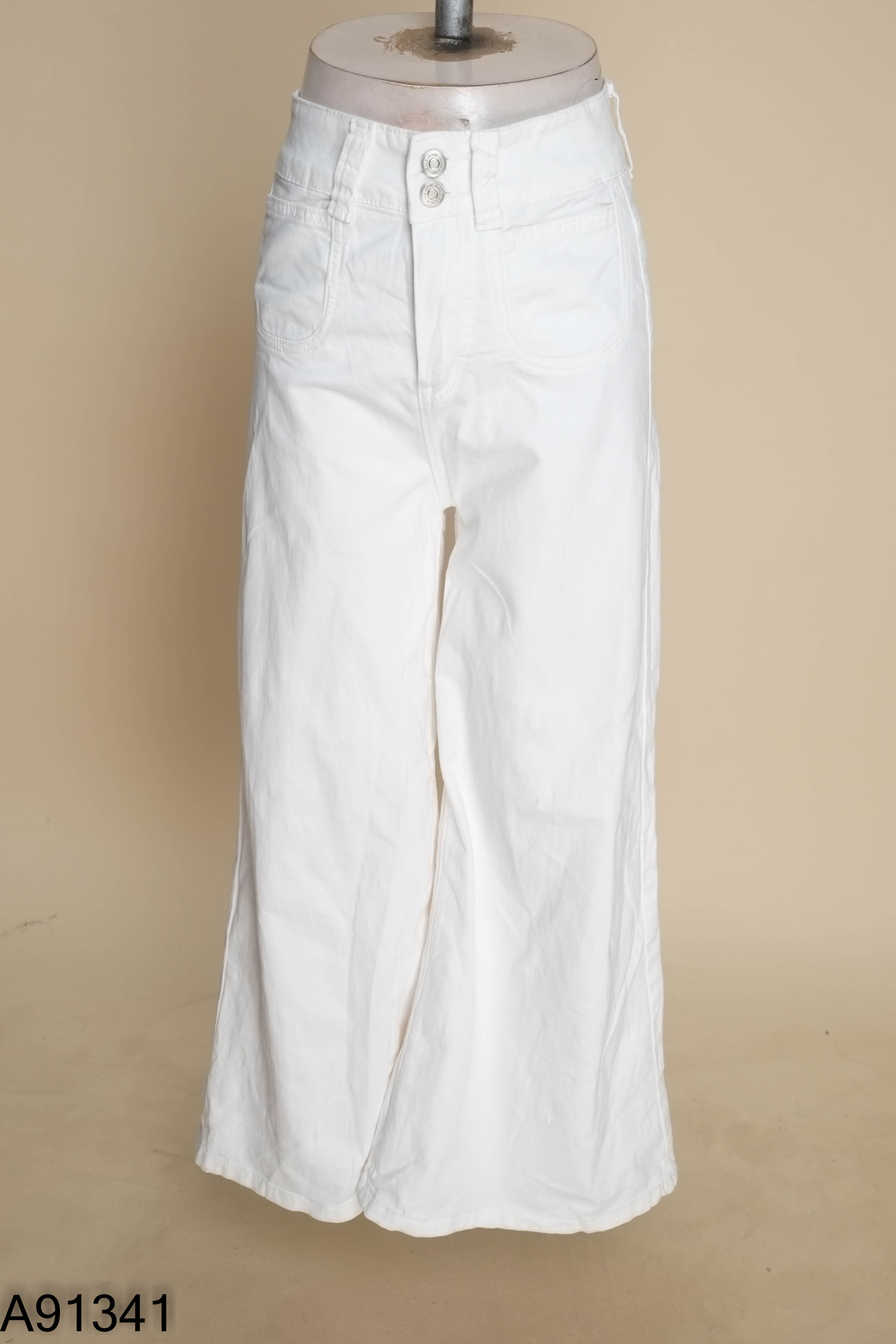 Quần jeans trắng suông