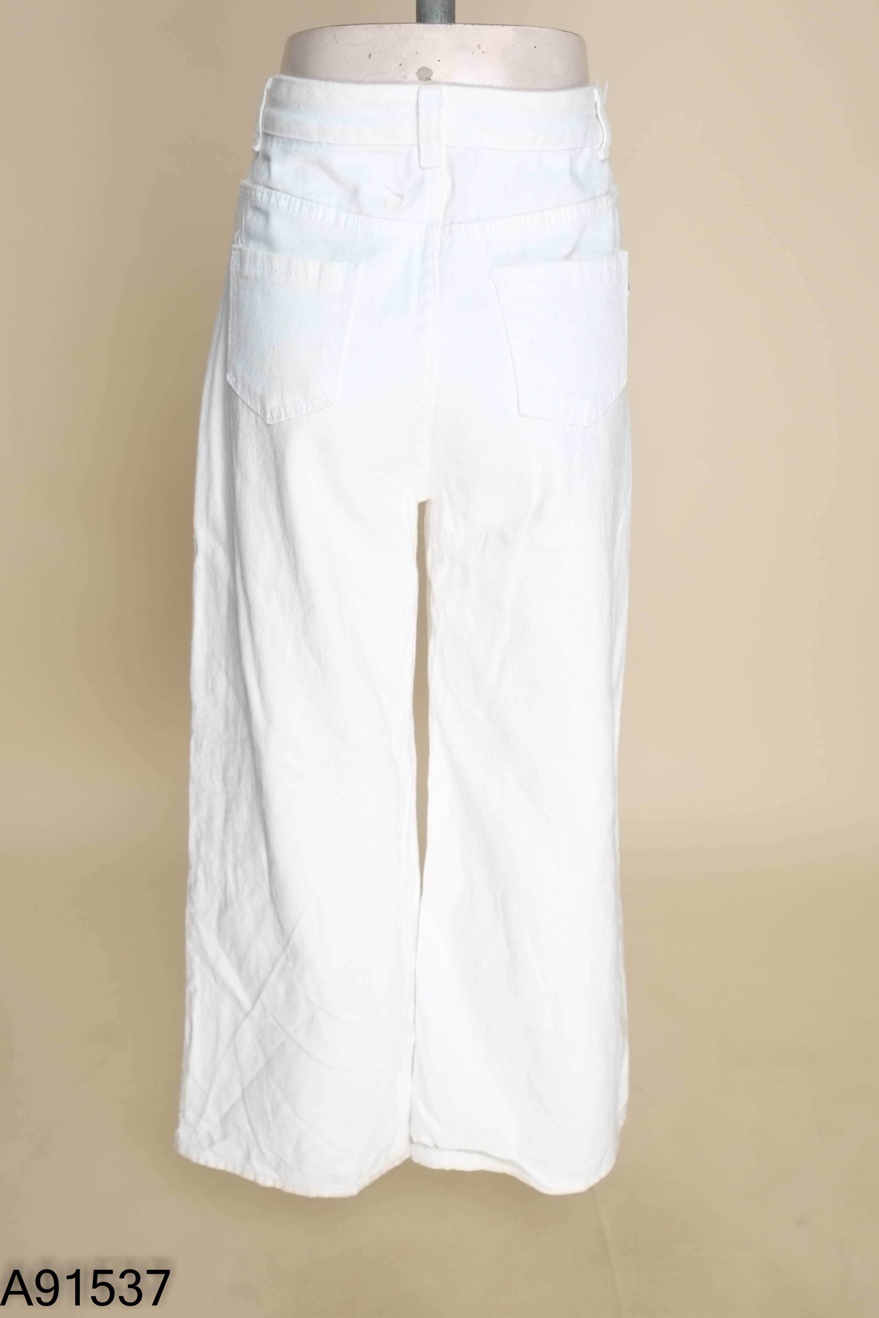 Quần jeans trắng suông