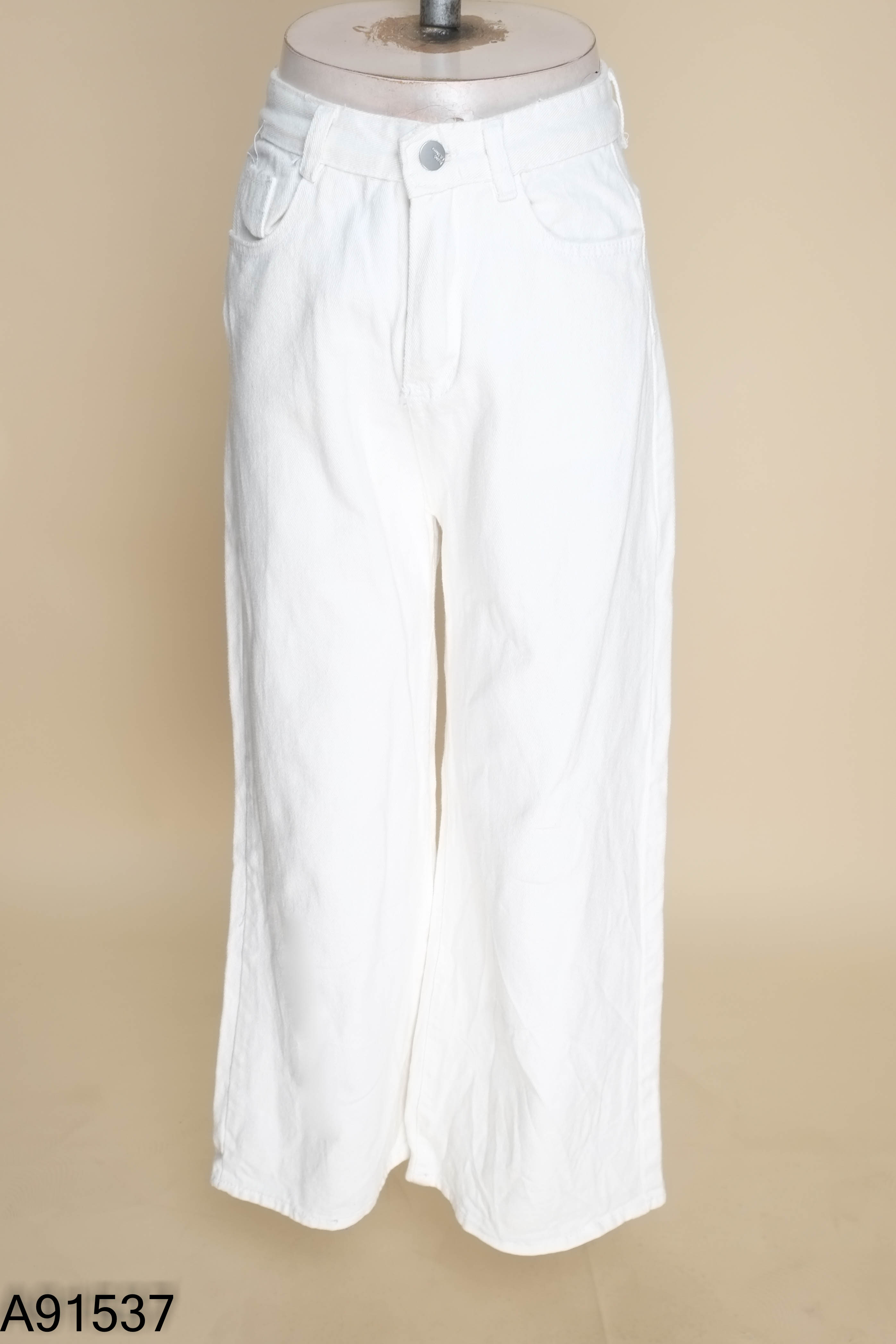 Quần jeans trắng suông