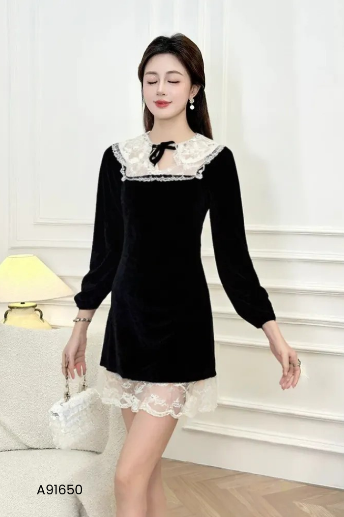 Váy nhung đen cổ voan kem