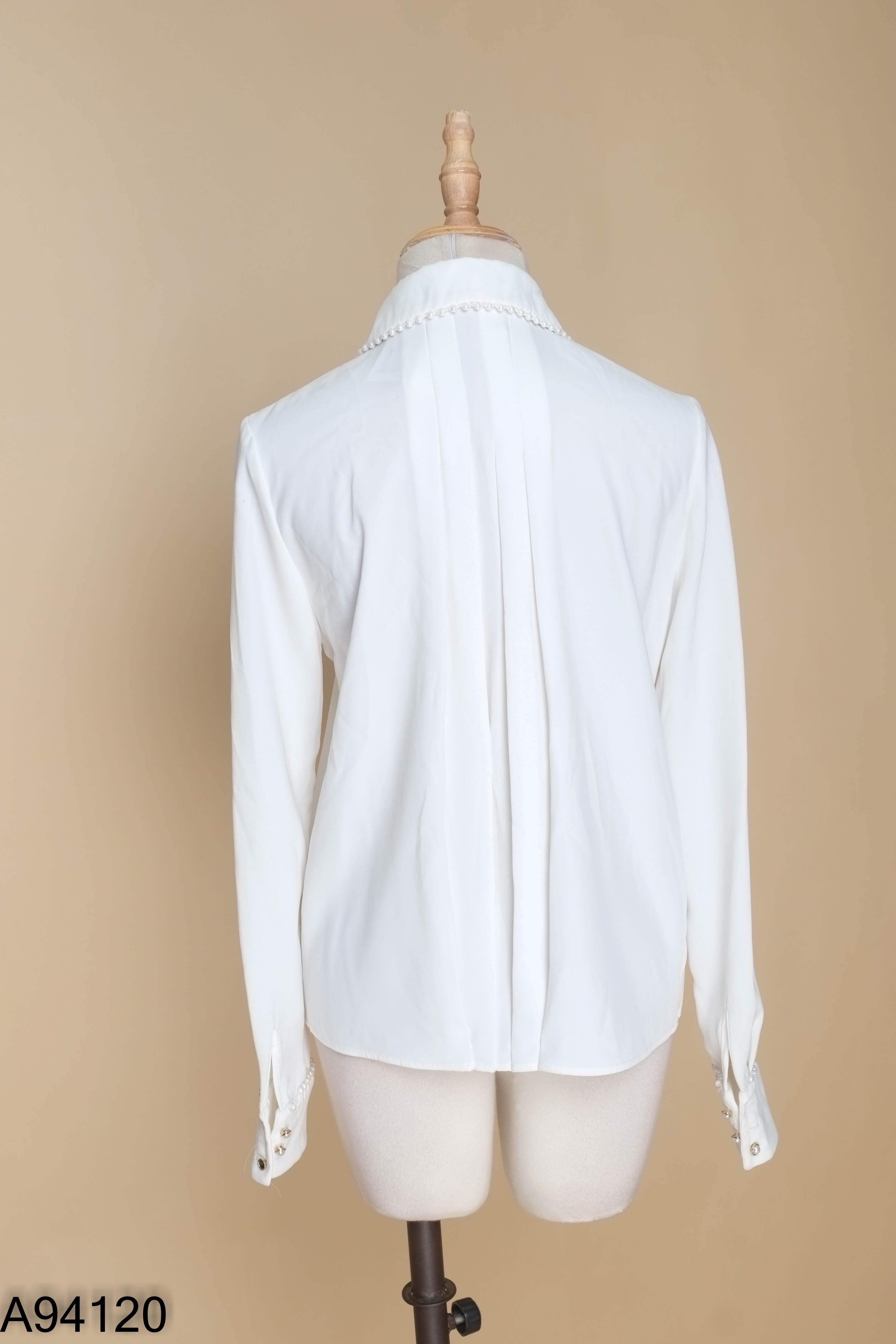 Áo sơ mi VERO MODA trắng đính ngọc trai
