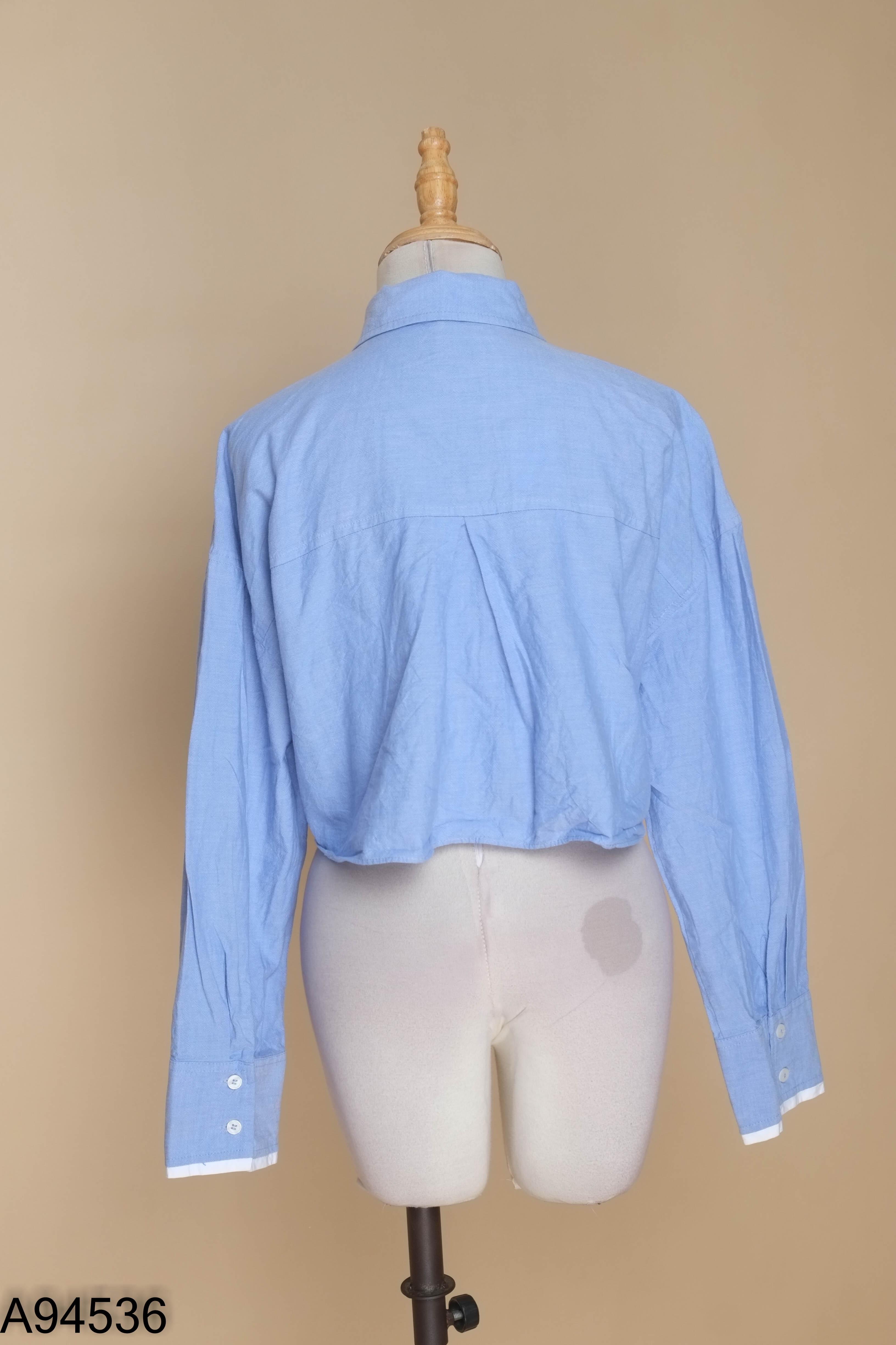 Áo xanh ZARA dáng lửng