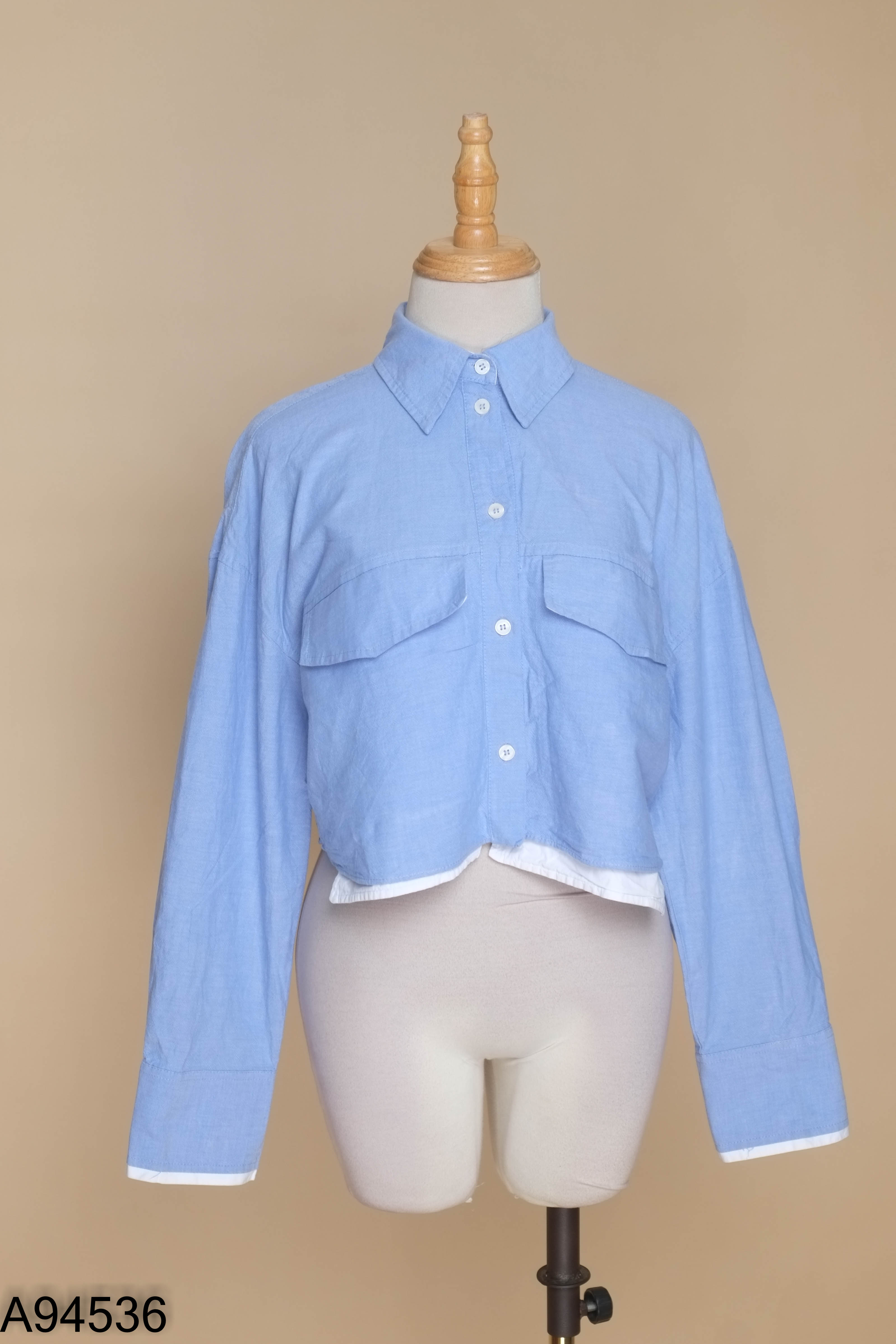 Áo xanh ZARA dáng lửng