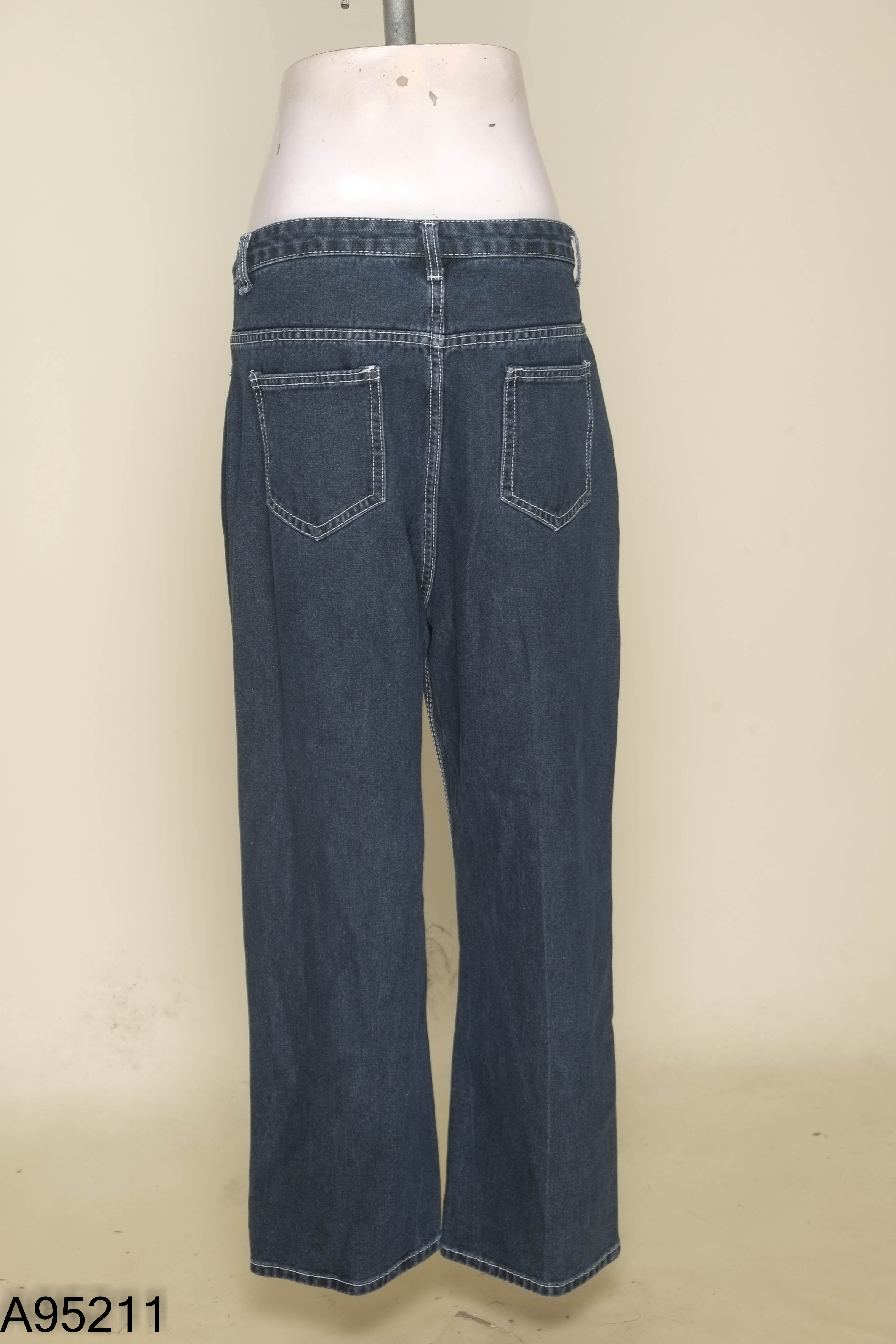 Quần jeans xanh baggy