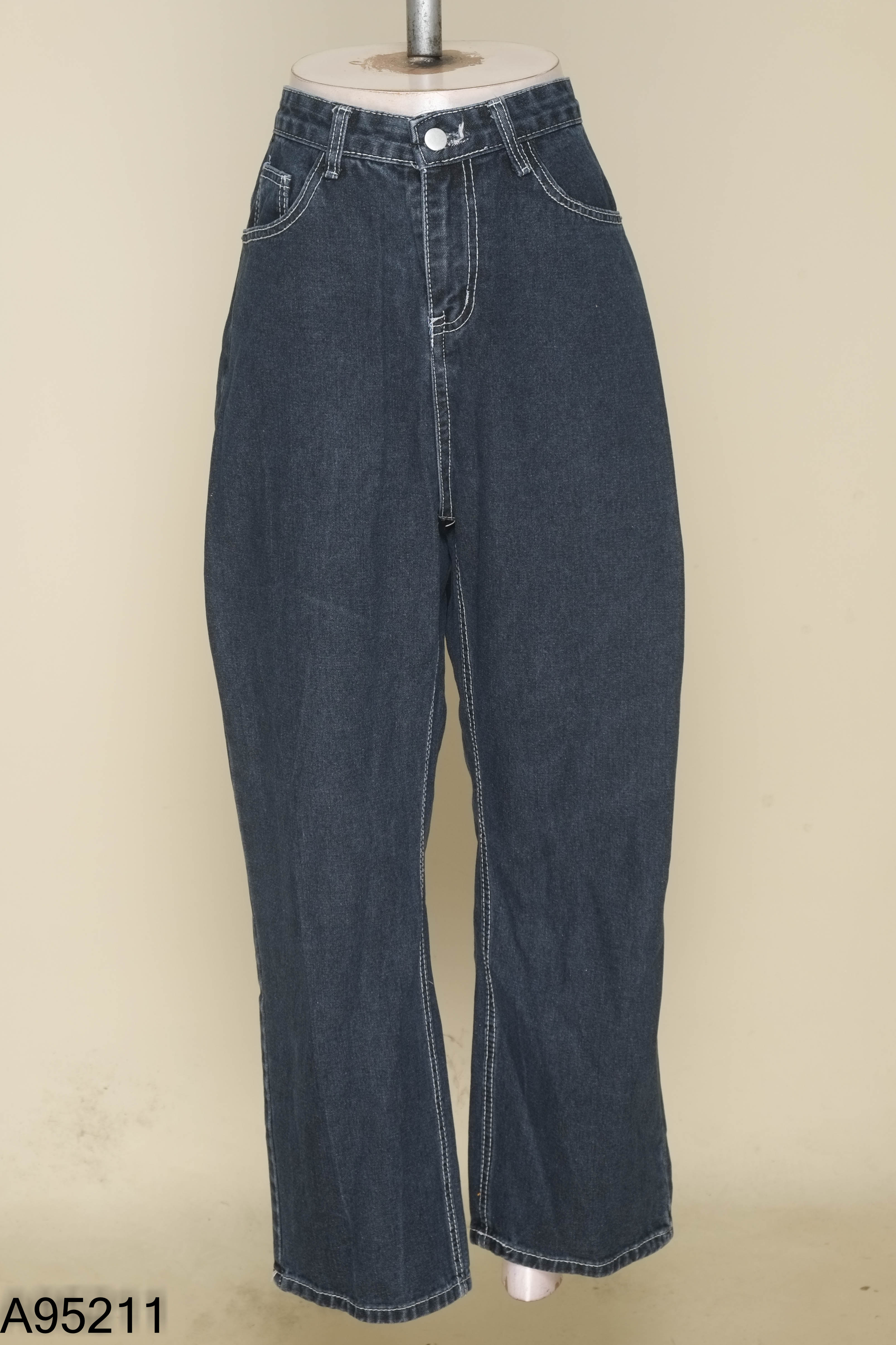 Quần jeans xanh baggy