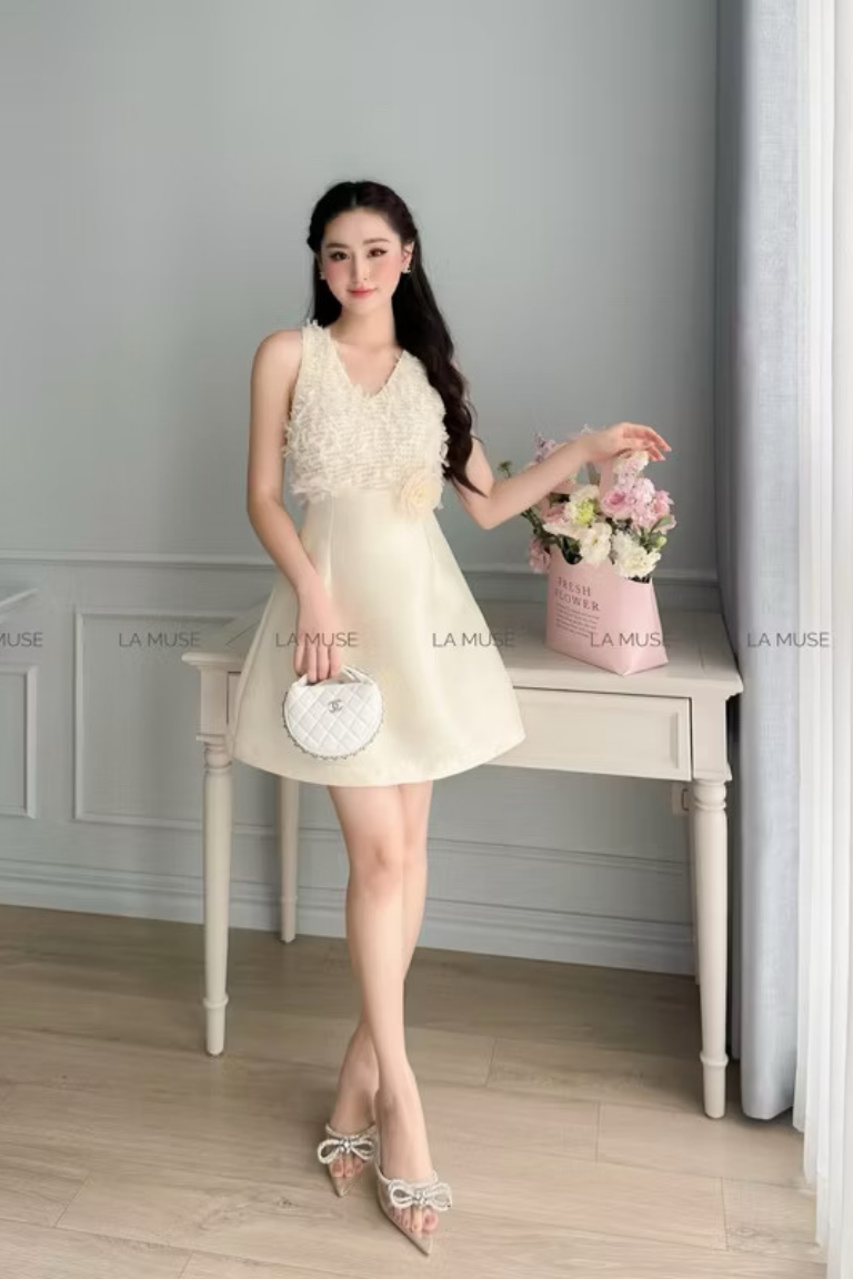 Váy be LAMUSE sát nách cổ tim