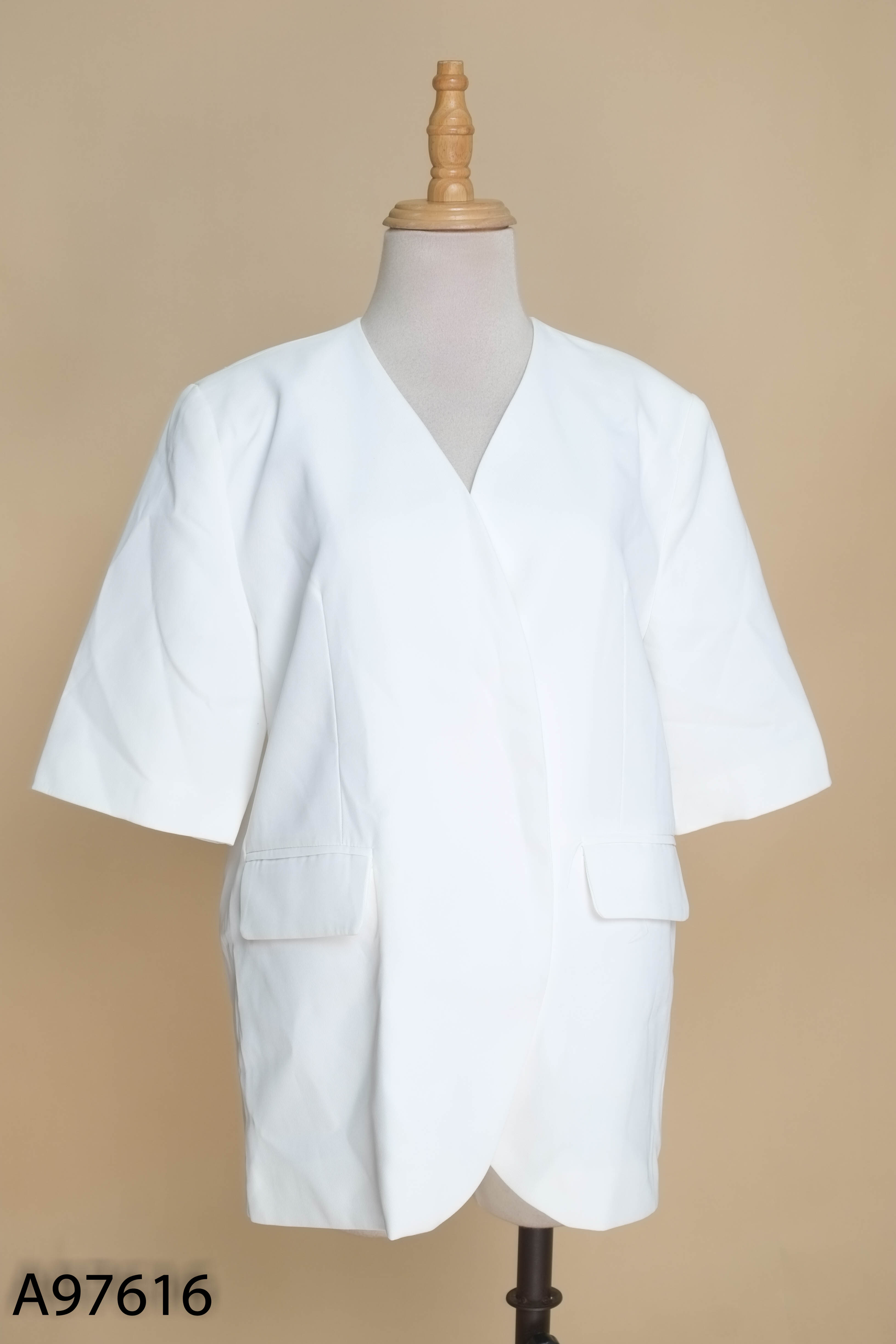 Áo khoác blazers trắng NHUN ngắn tay