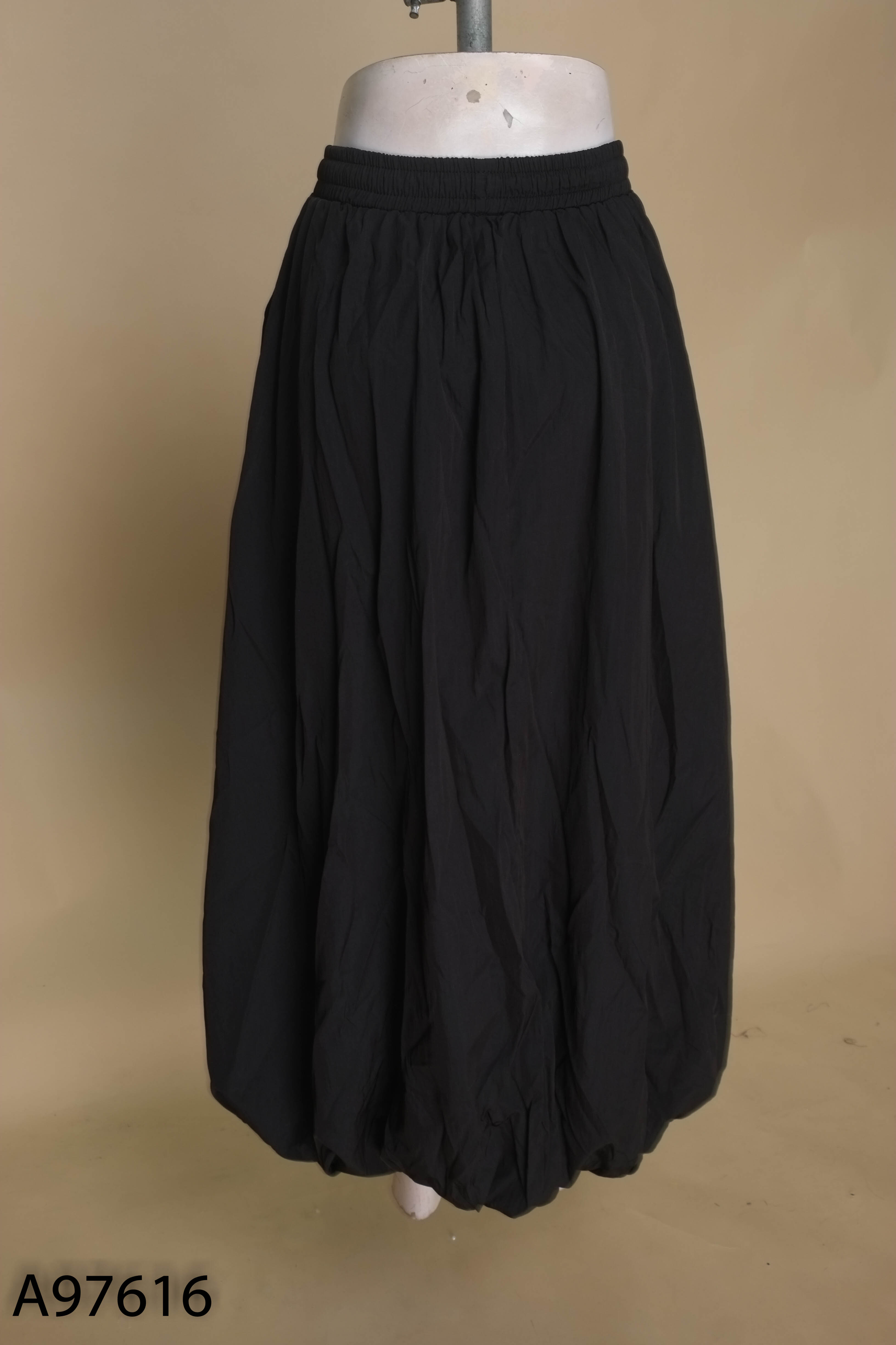 Chân váy đen bo ống dài WOMAN