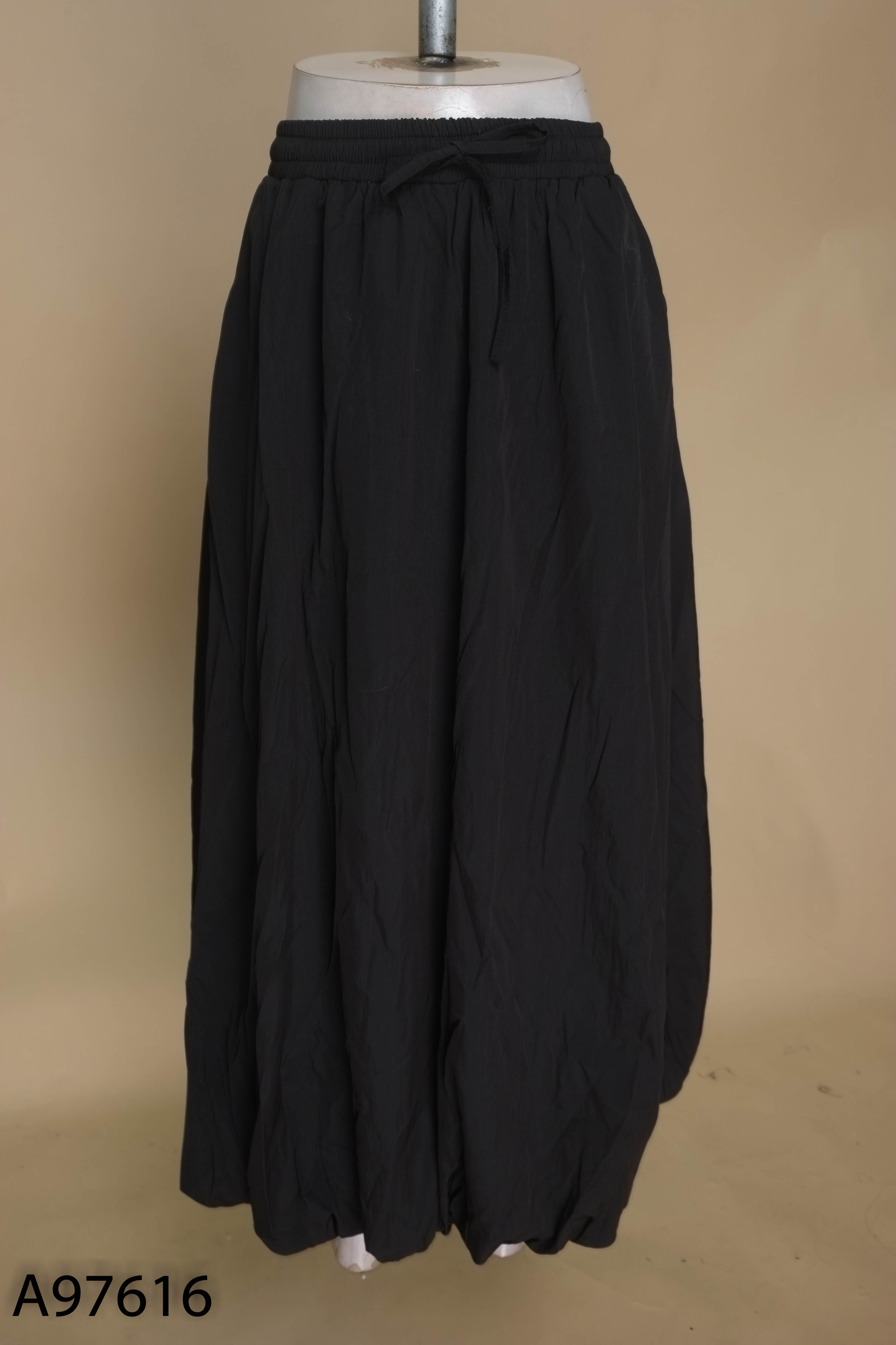 Chân váy đen bo ống dài WOMAN