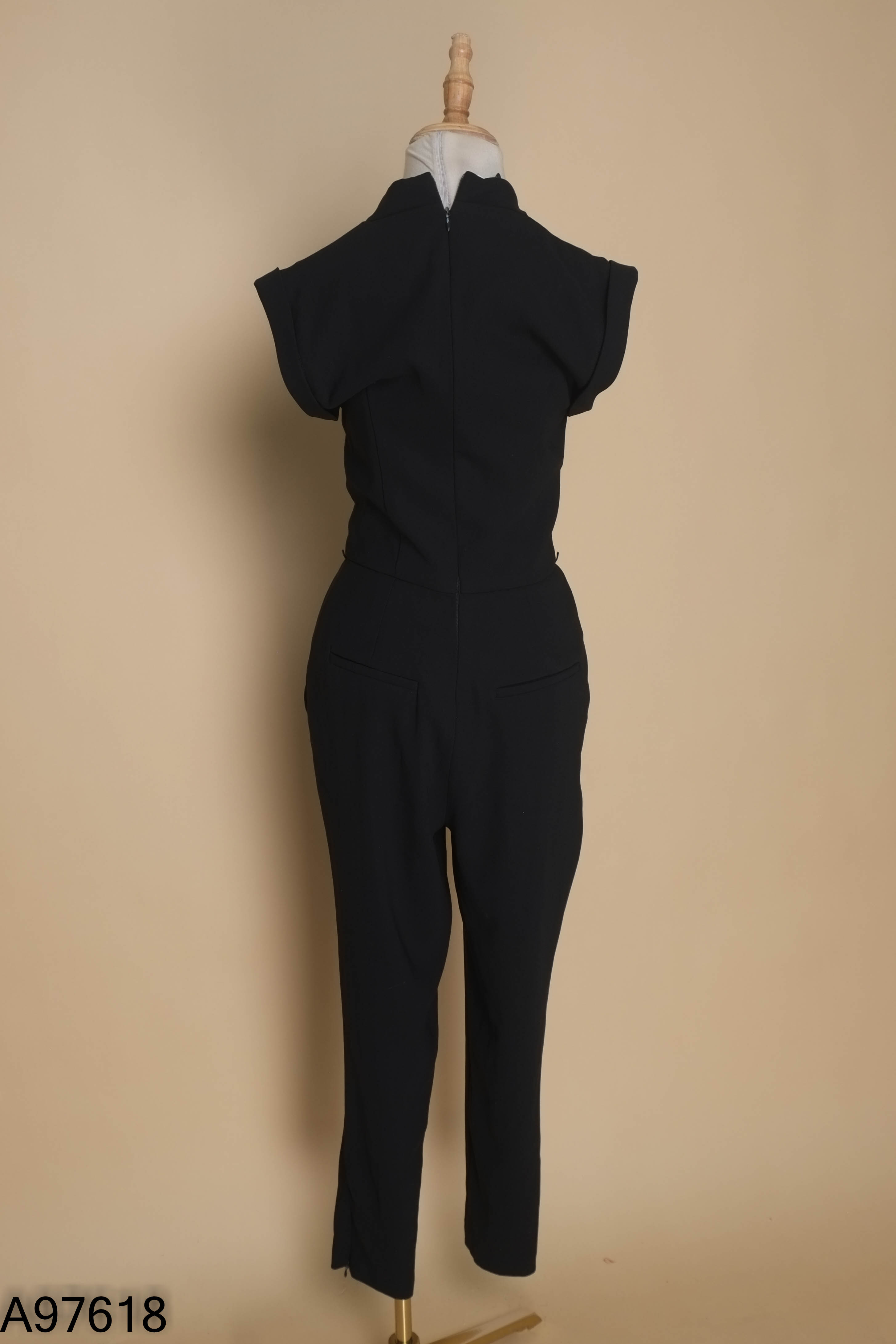 Jumpsuits MANGO đen sát nách