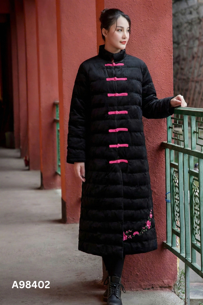 Áo khoác đen dáng dài