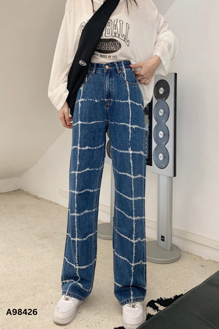 Quần jeans xanh kẻ trắng