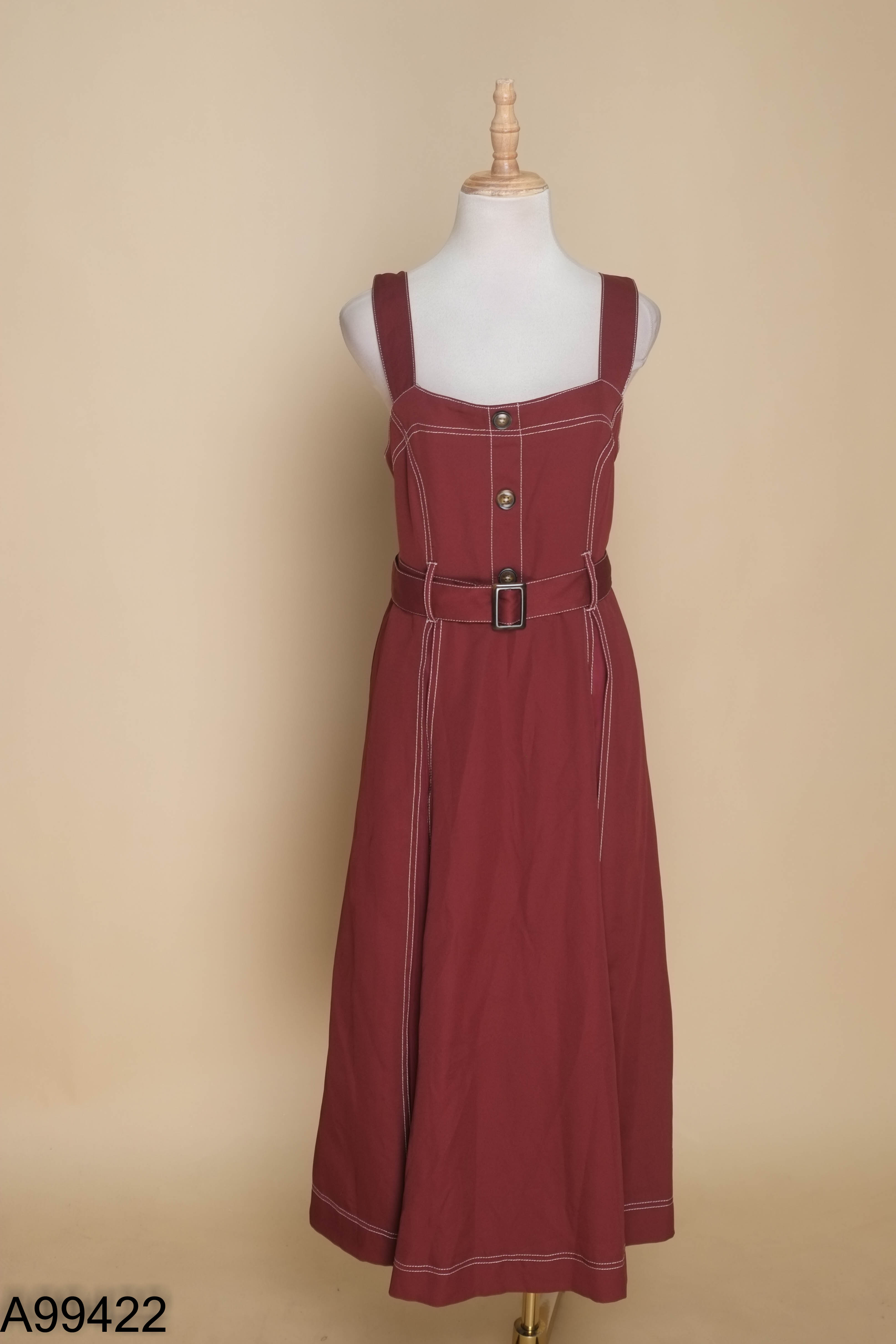 Váy 2 dây đỏ chỉ trắng