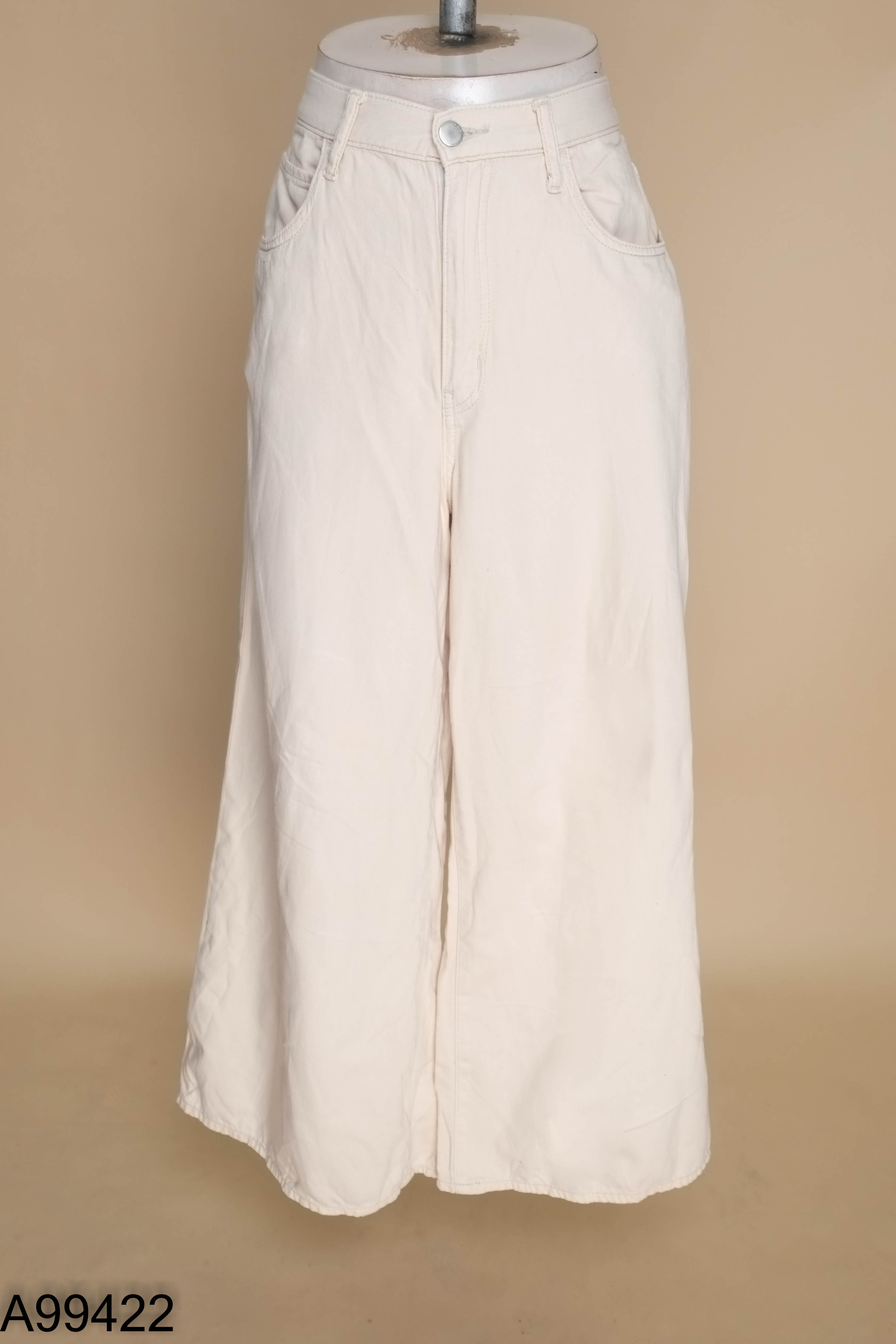 Quần jeans UNIQLO be suông
