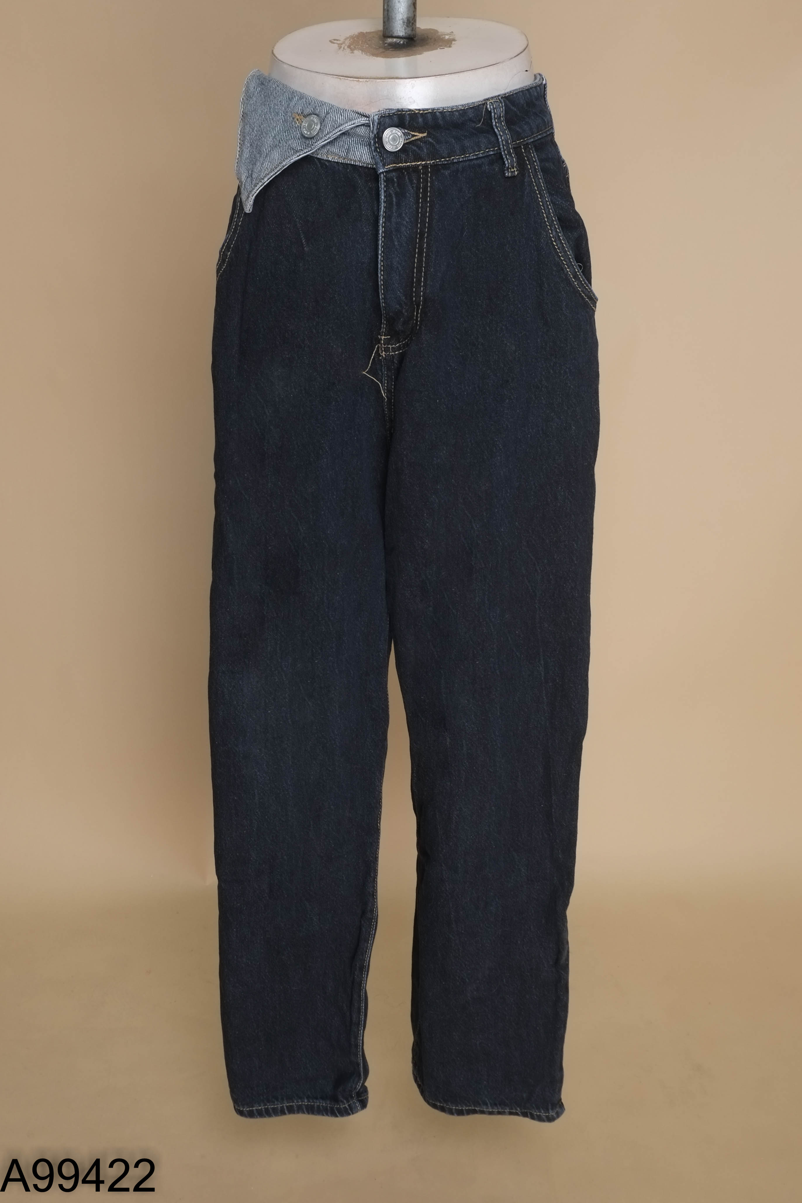 Quần jeans xanh cạp xám