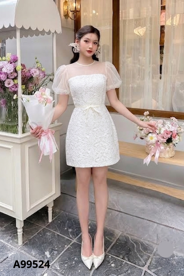 Váy be họa tiết ren phối lưới
