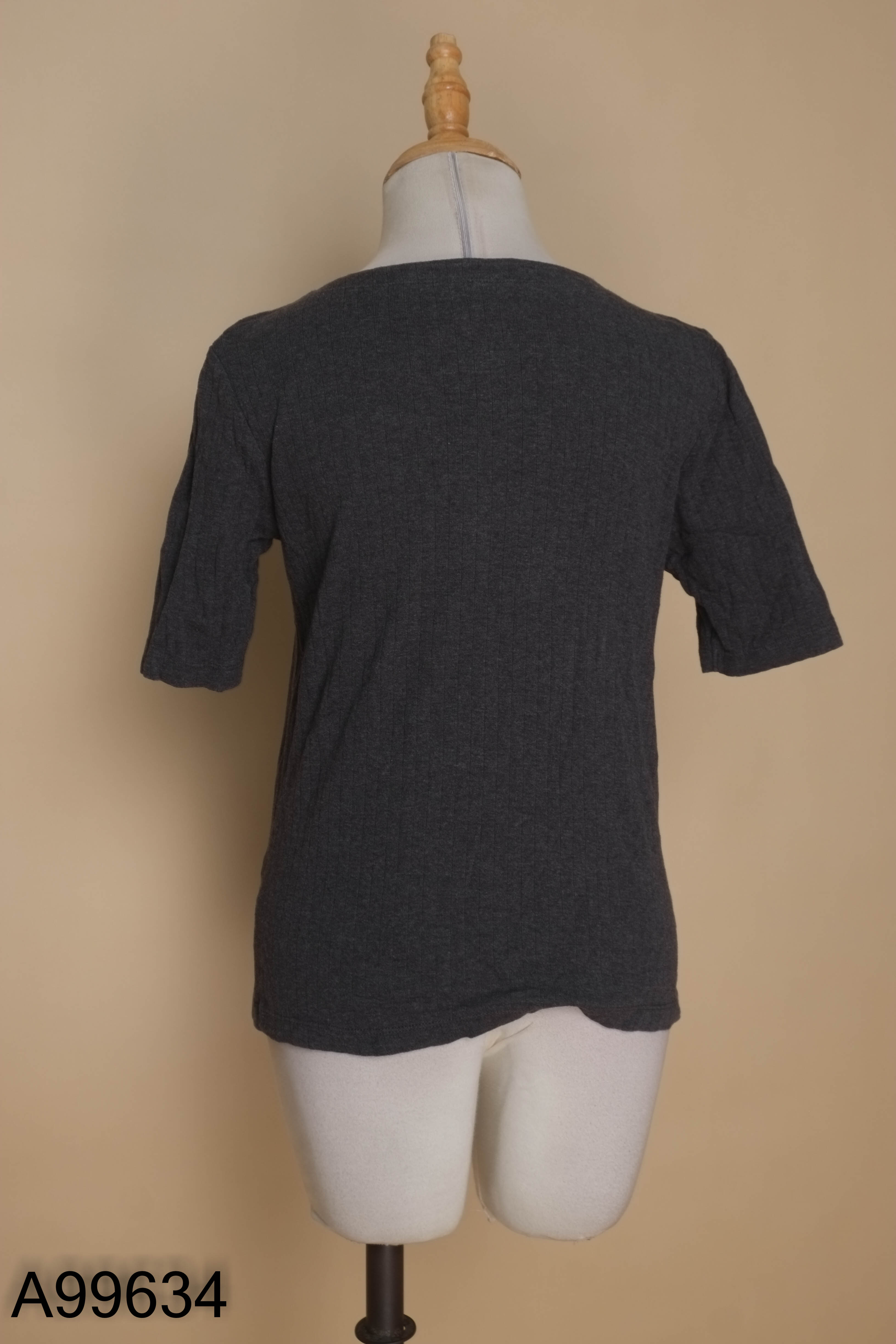 Áo thun len xám UNIQLO ngắn tay