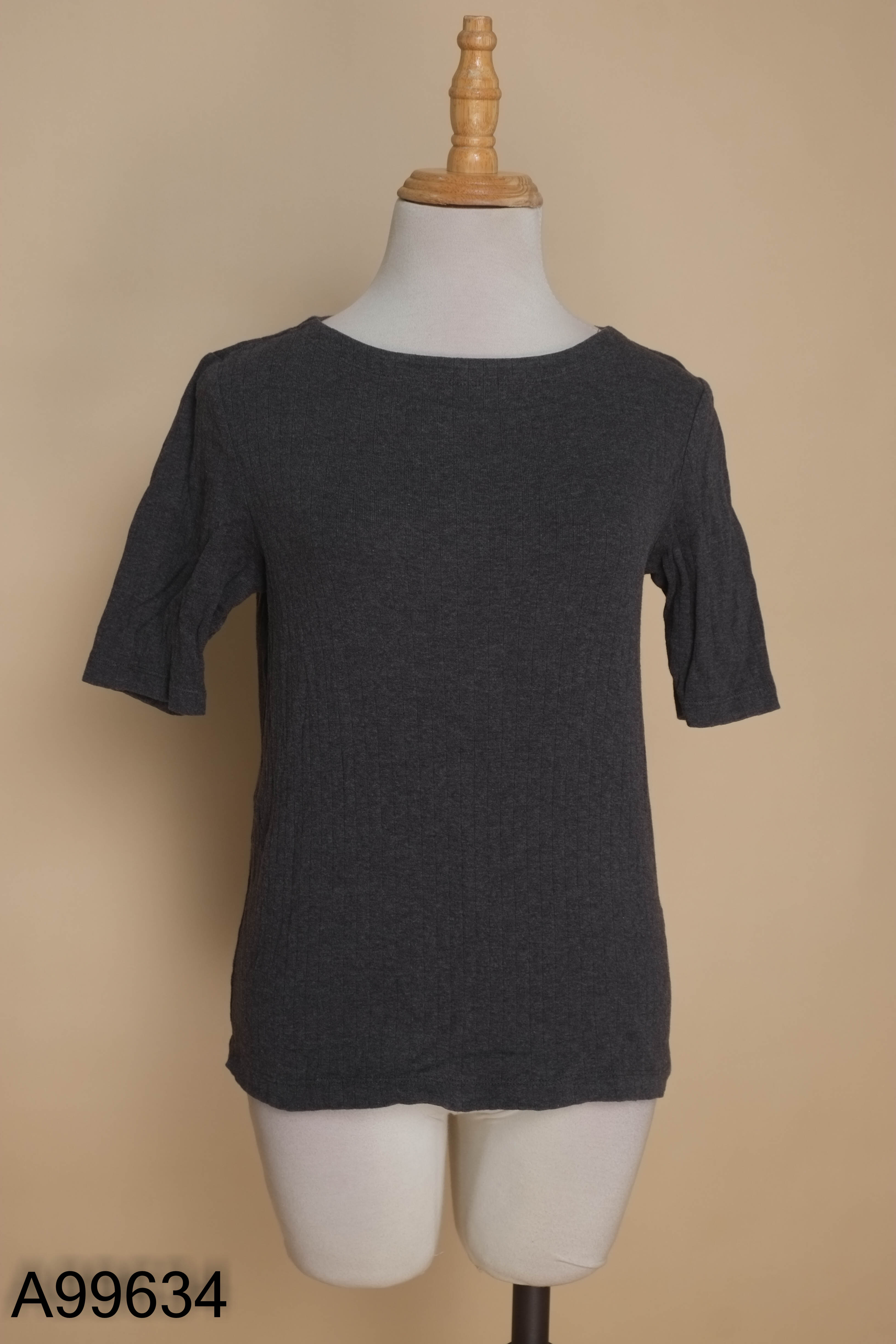 Áo thun len xám UNIQLO ngắn tay