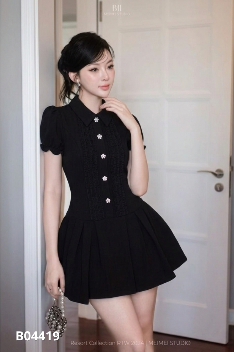 NEWTAG Váy đen NTH viền bèo cúc đá
