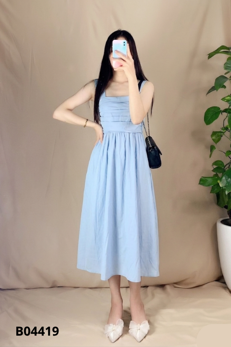Váy hai dây xanh gấp