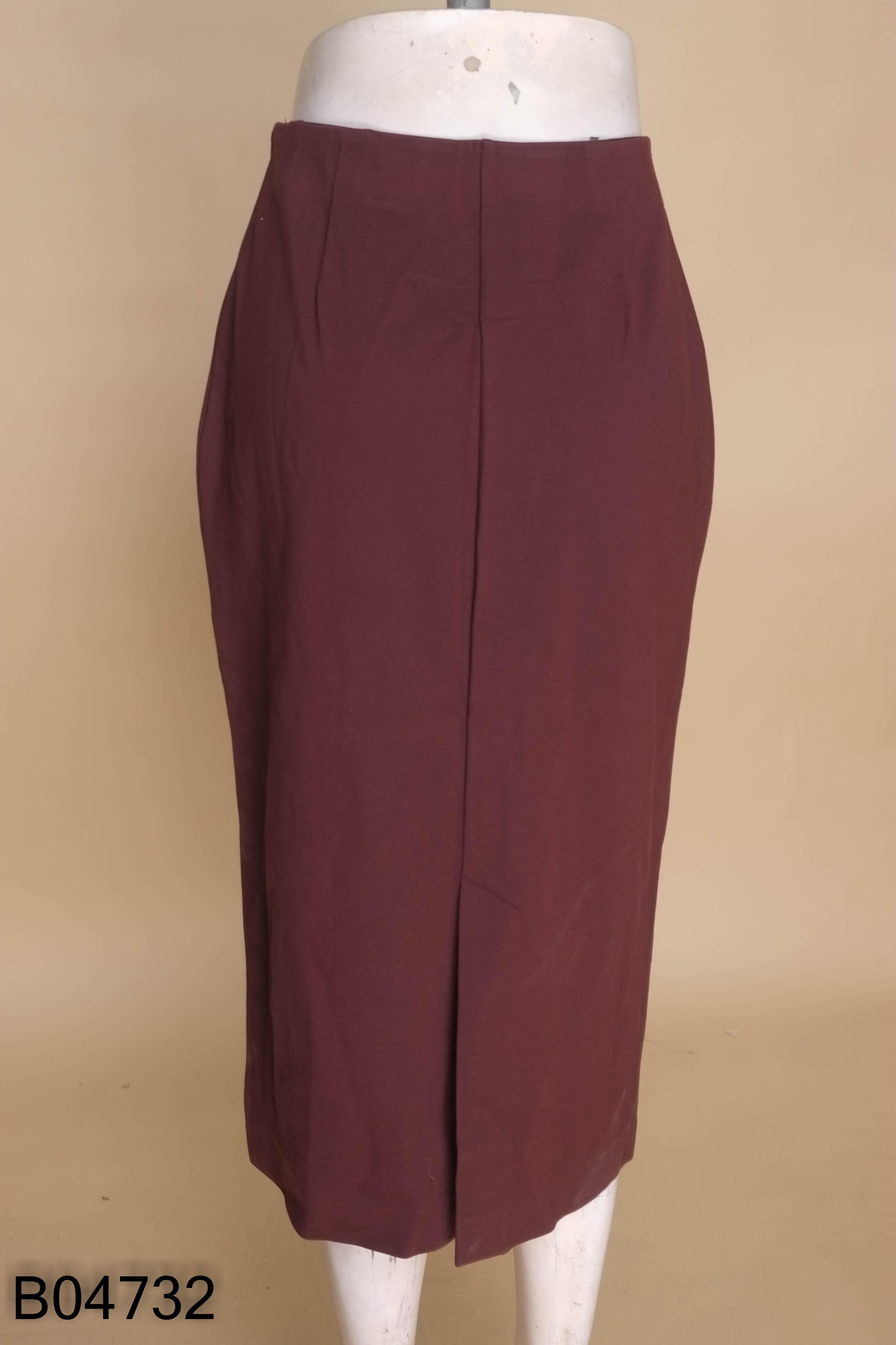 Chân váy UNIQLO đỏ mận