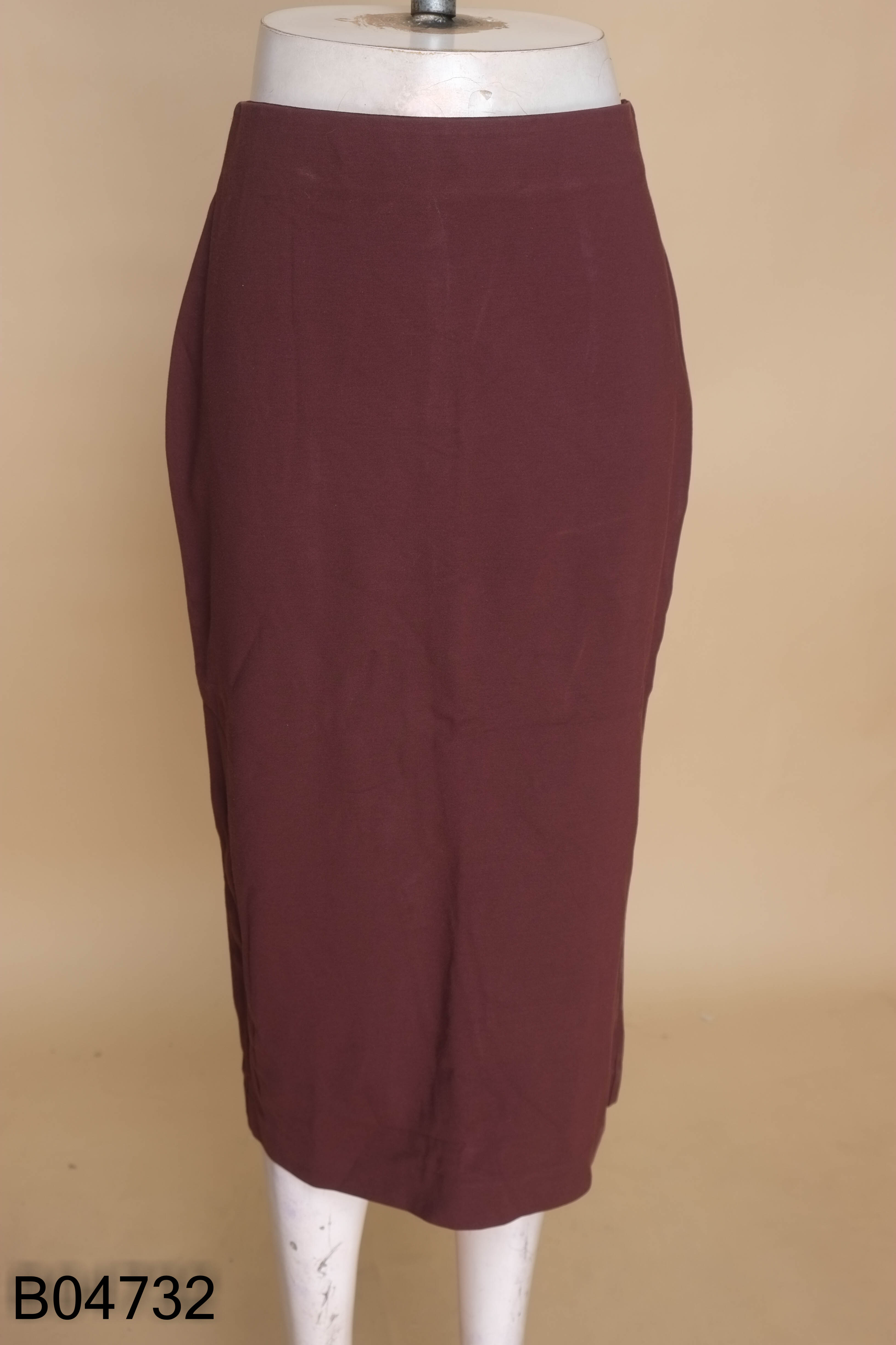 Chân váy UNIQLO đỏ mận