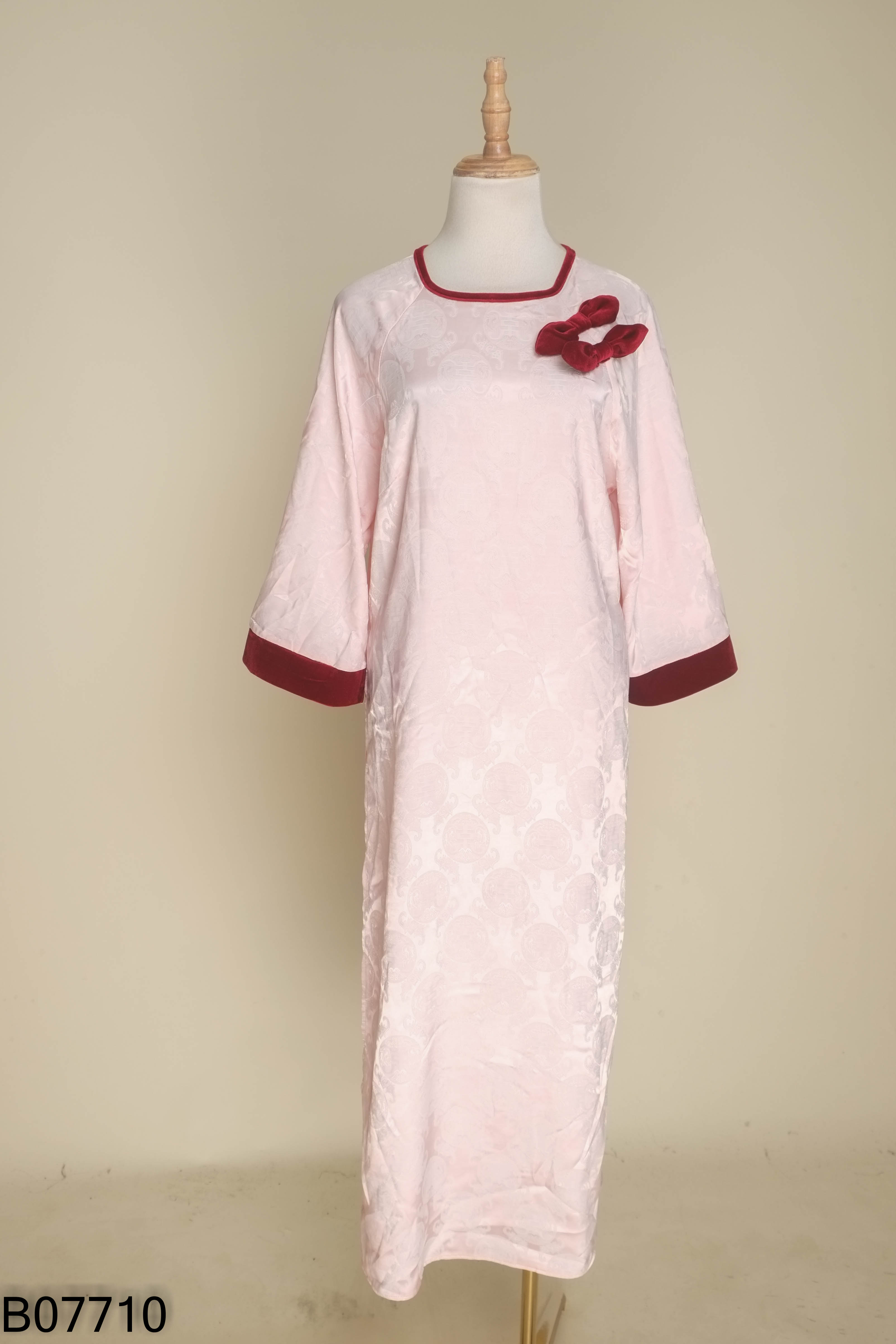Áo dài hồng phối nơ đỏ (không quần)