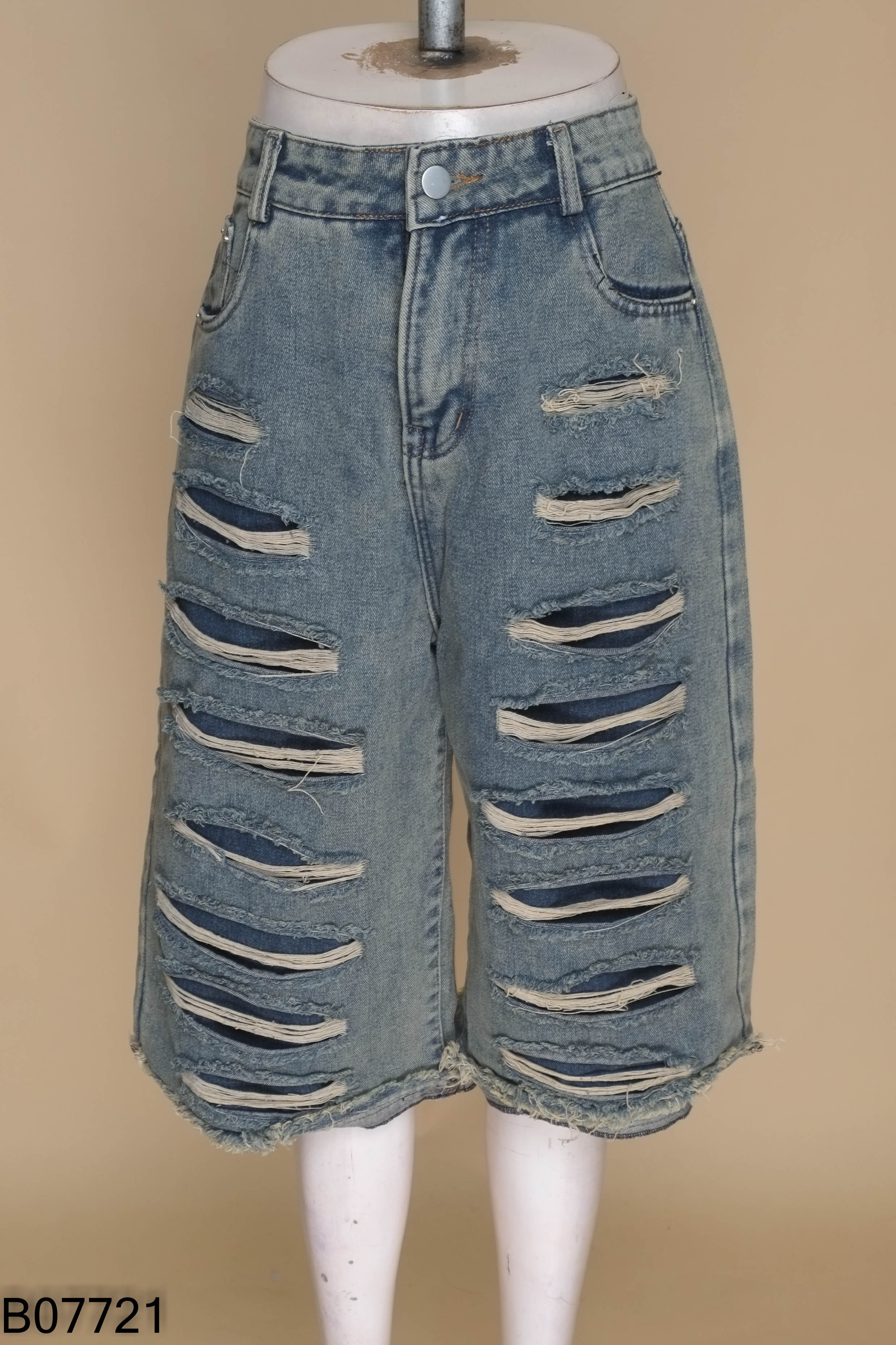 Quần jeans xanh lửng rách