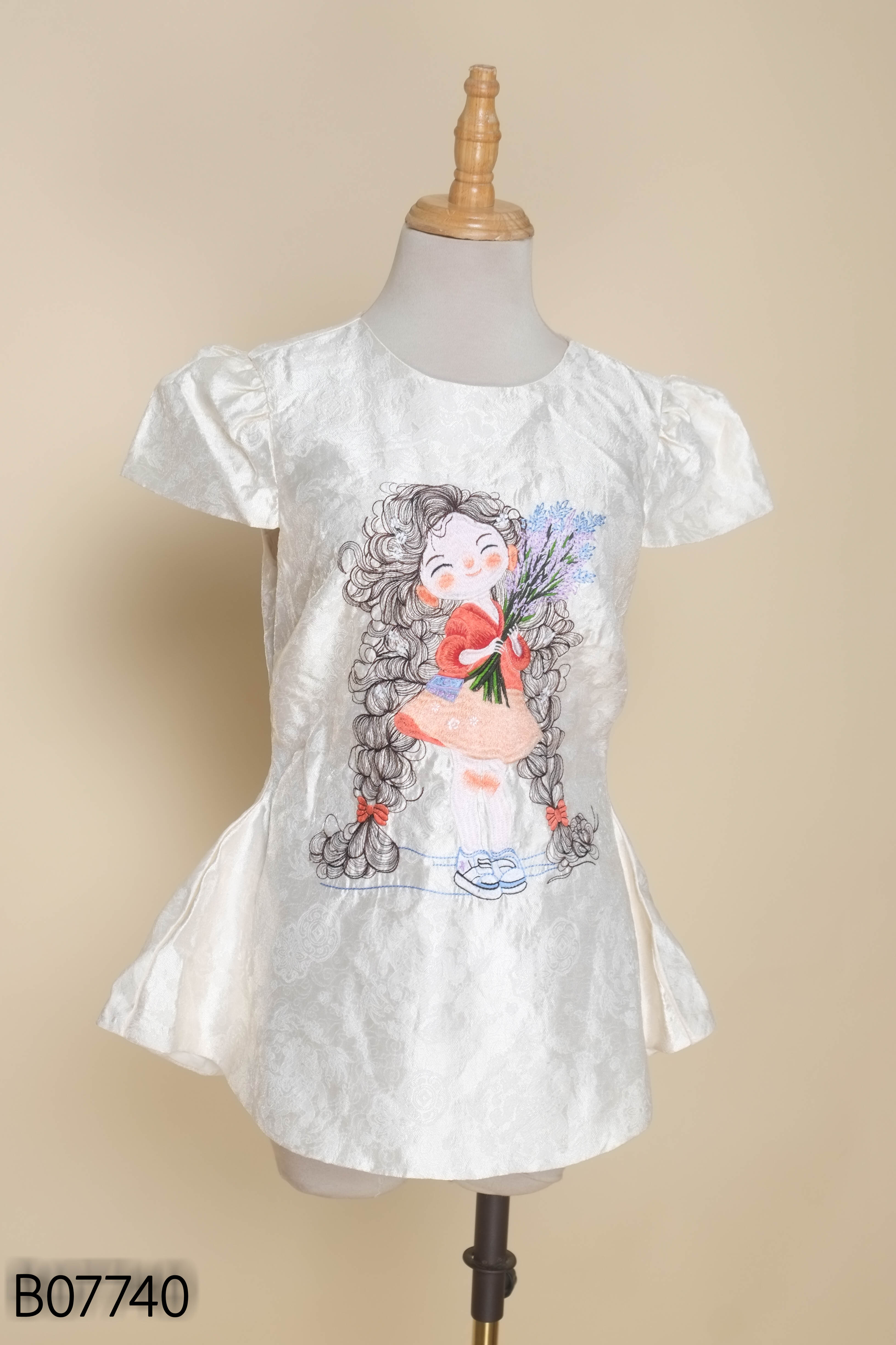 Áo gấm be MAISON SHEBYND thêu hình