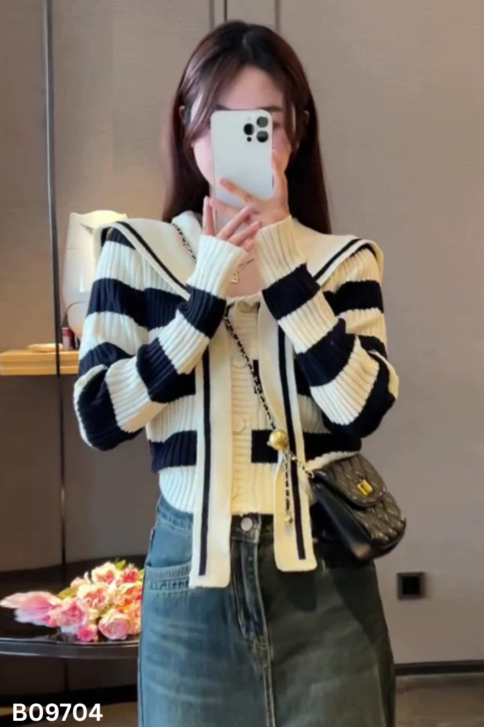 Áo len be kẻ đen cổ vạt