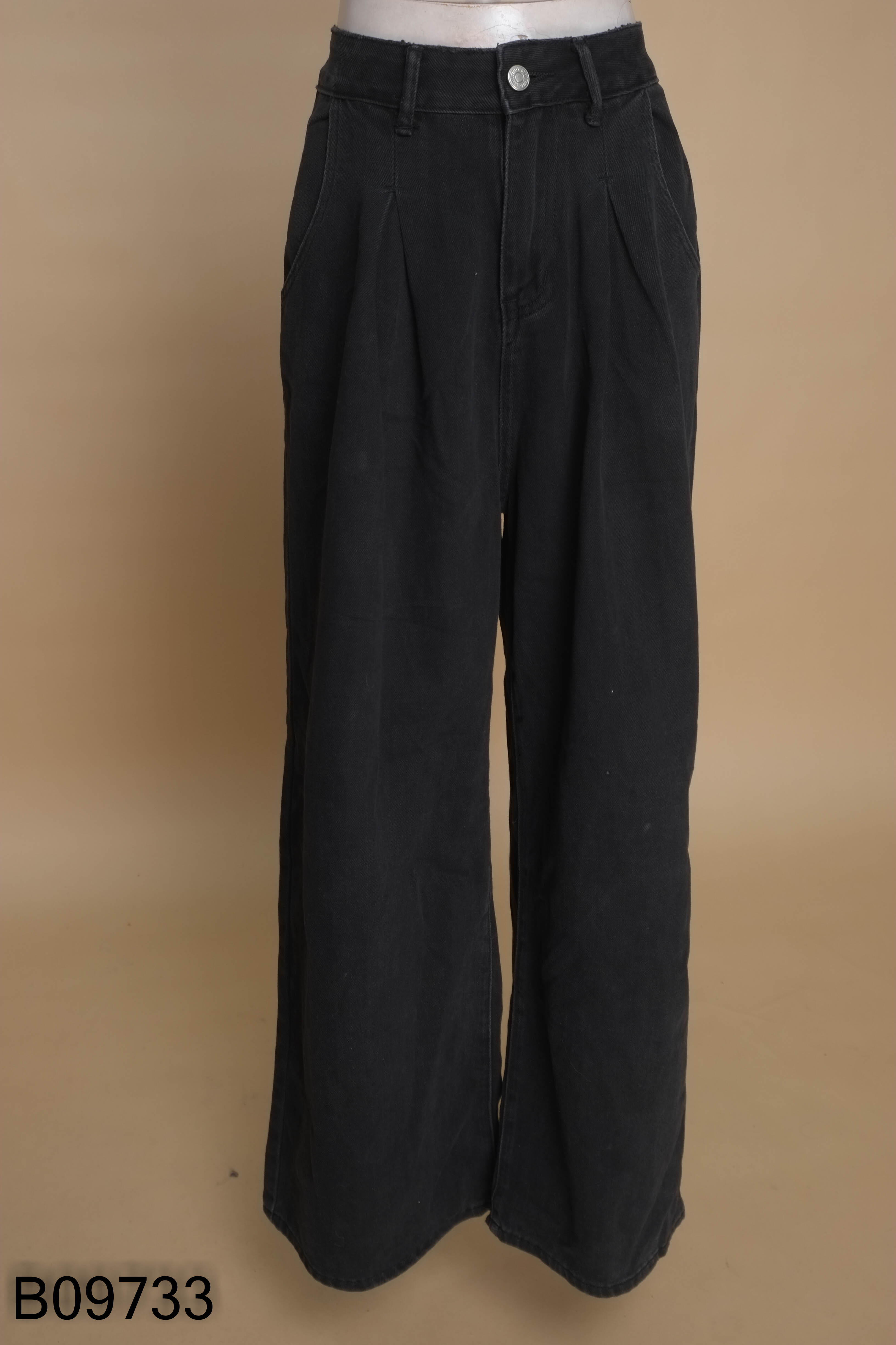 Quần jeans đen LIMITING ống suông