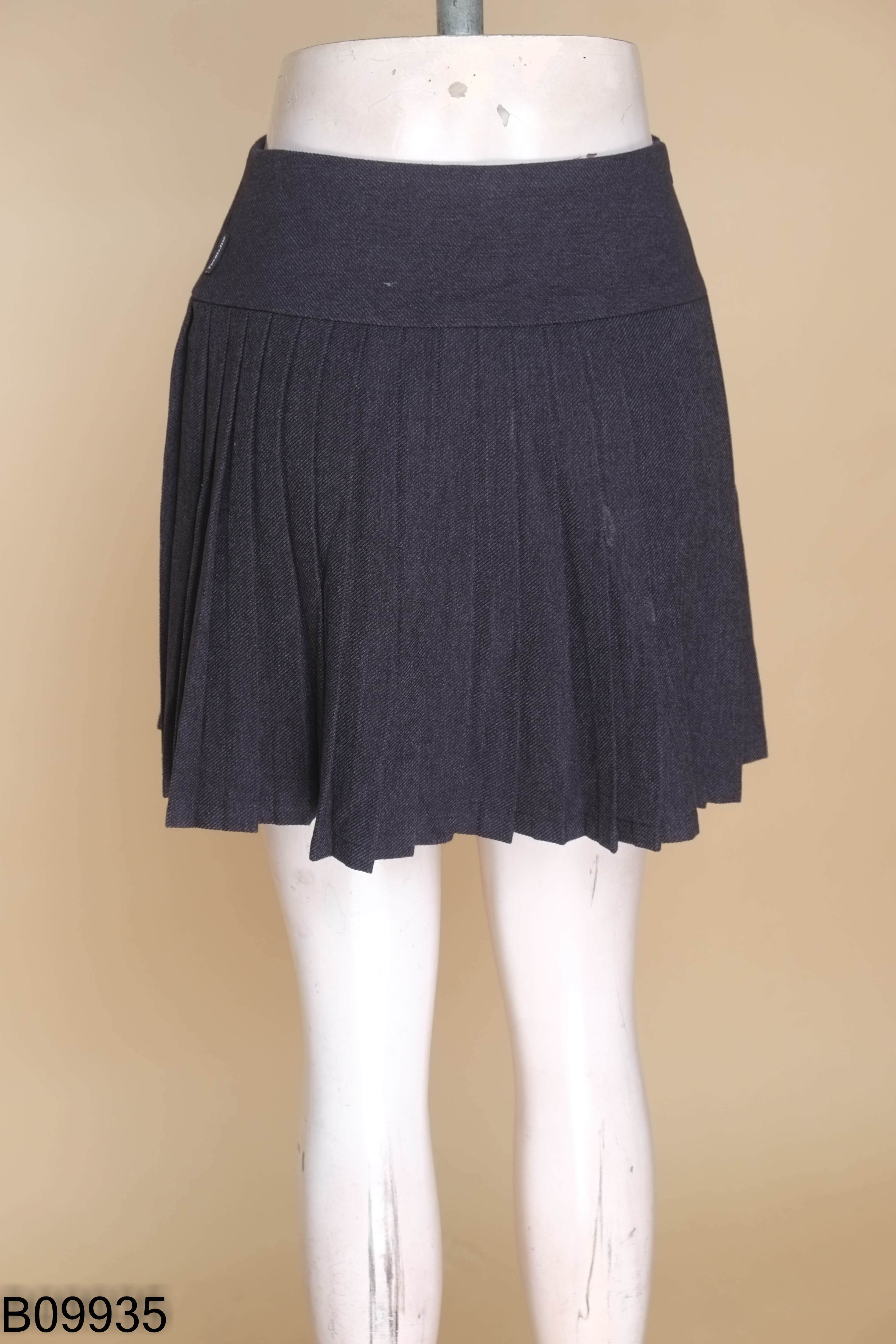 Chân váy xám TWENTY FIVE xếp ly