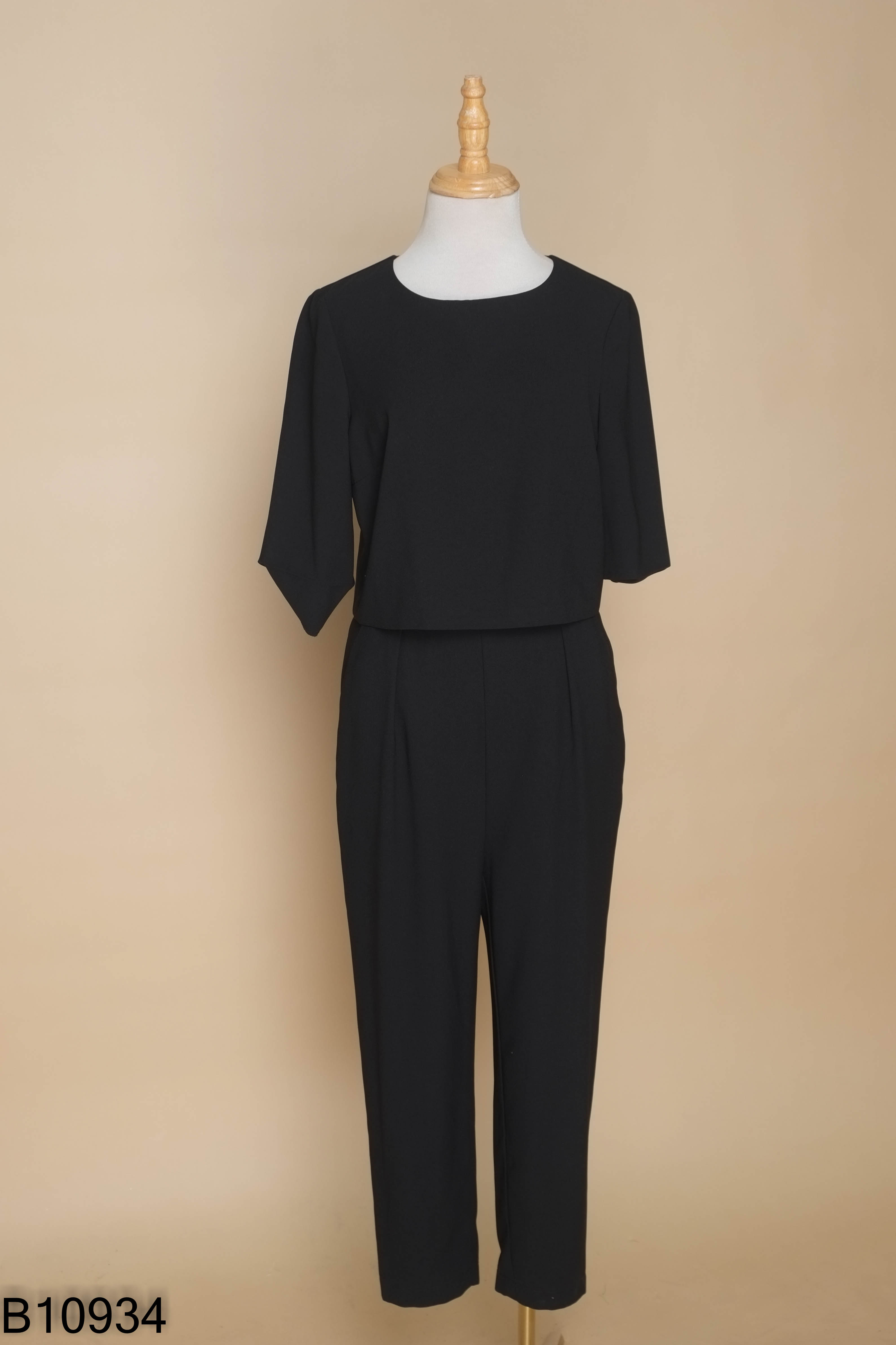 Jumpsuit đen HOBBS xẻ vạt lưng