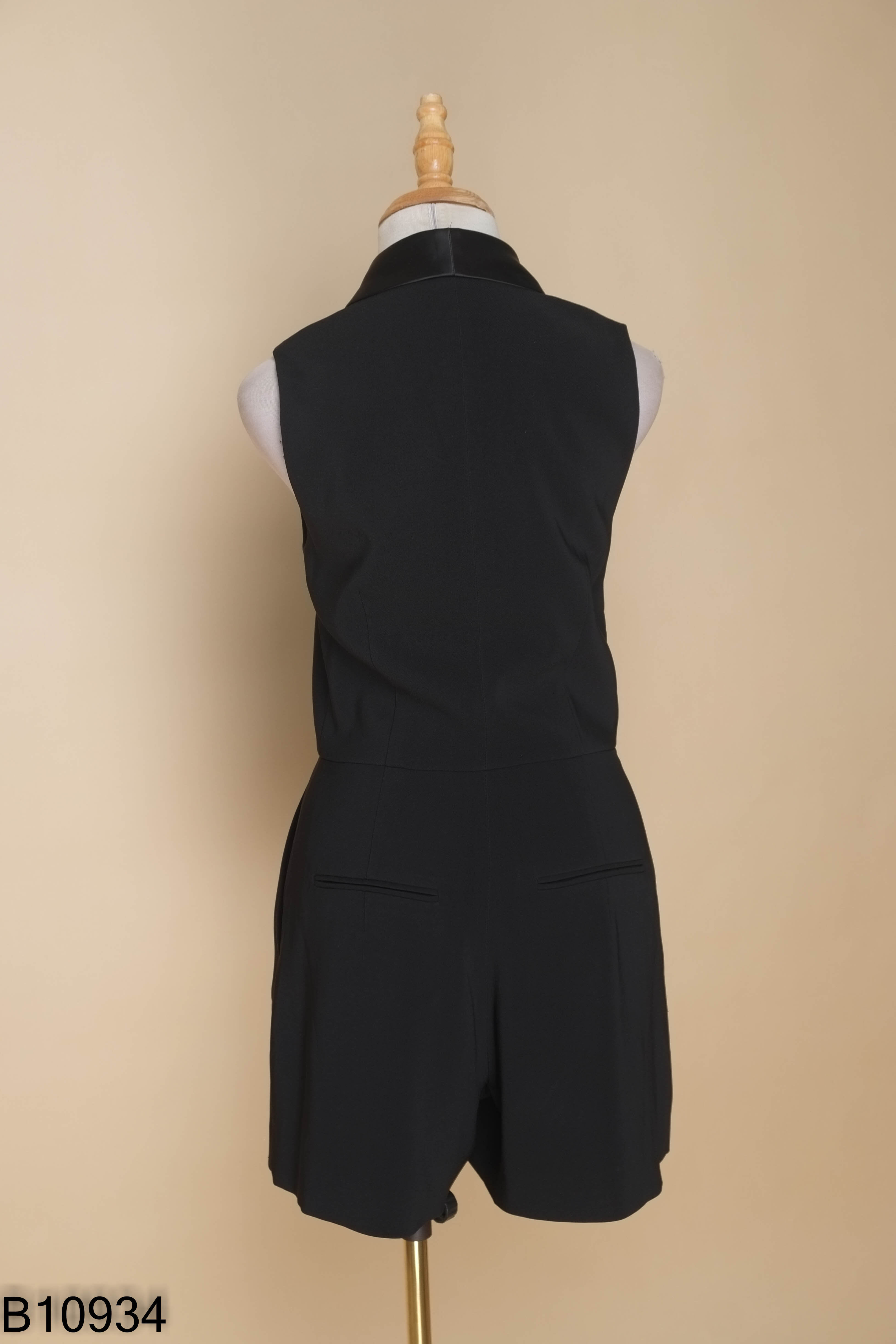 Jumpsuit đen REISS gile khuy