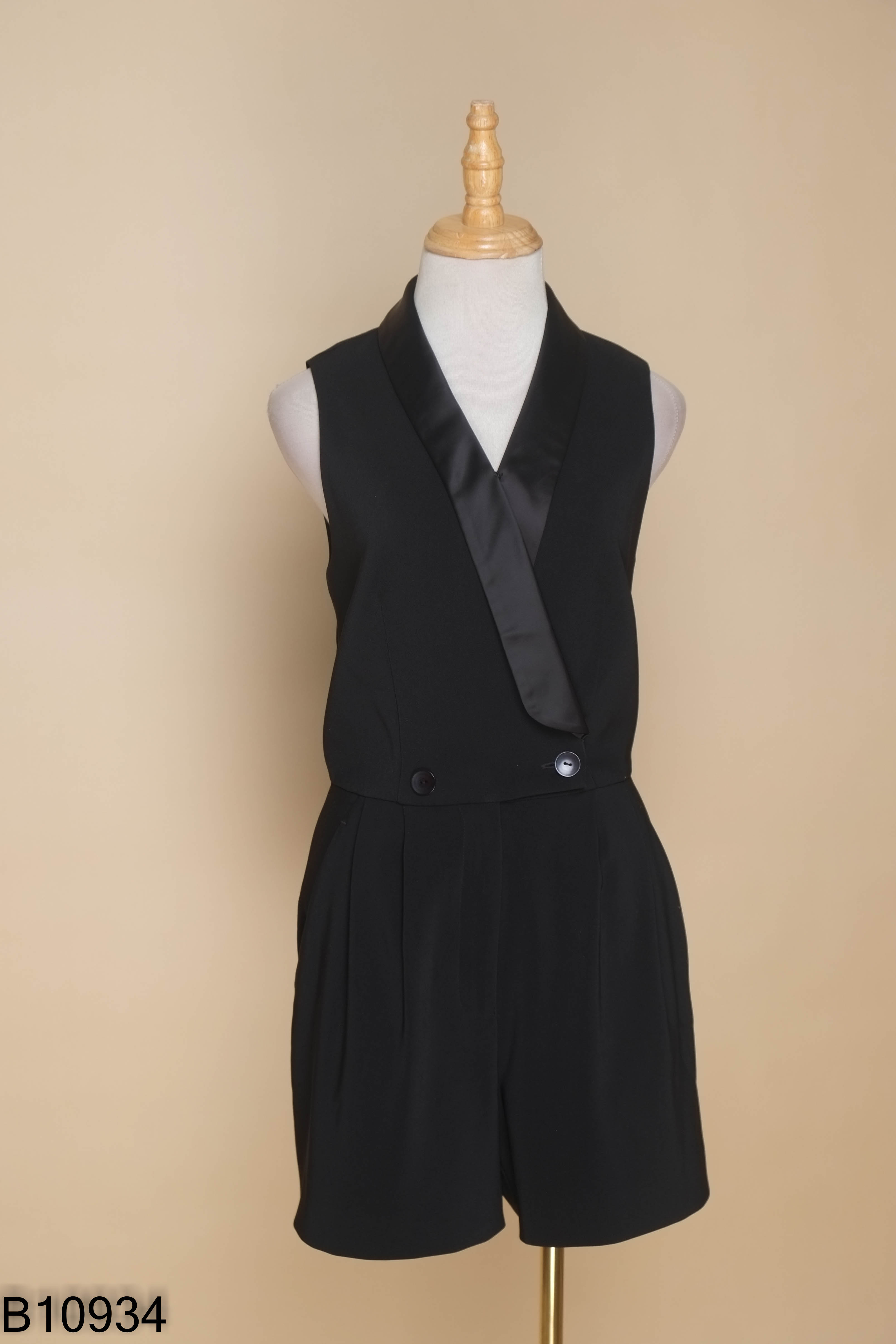 Jumpsuit đen REISS gile khuy