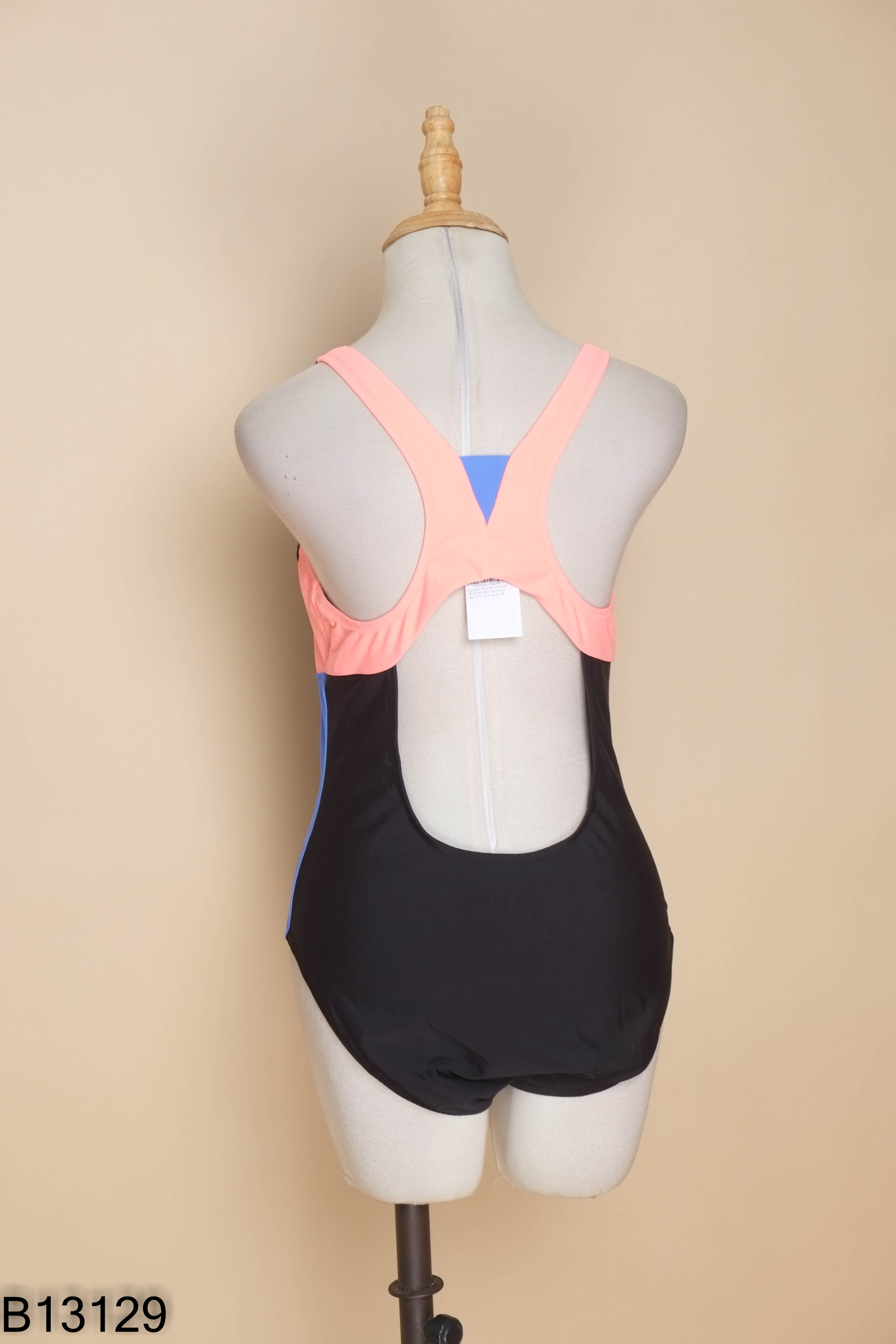 Jumpsuit đen mix cam xanh