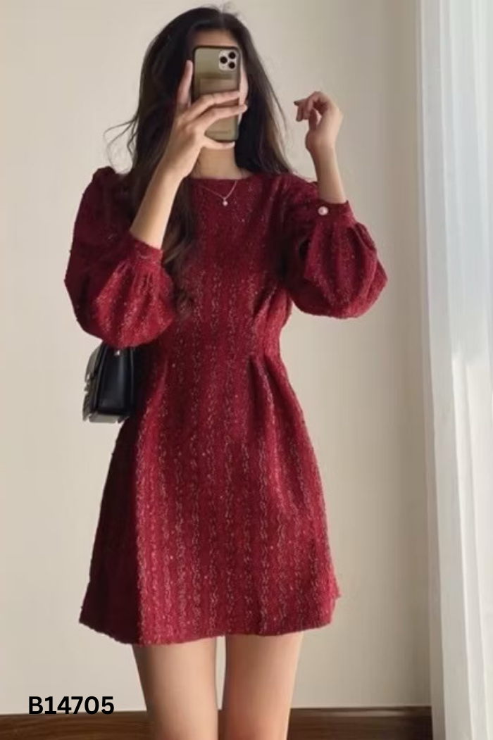 Váy đỏ họa tiết