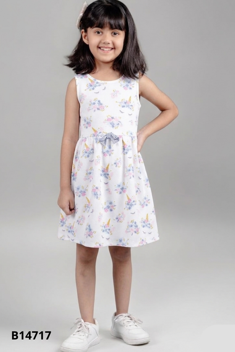 Váy trắng hoạ tiết hoa kid