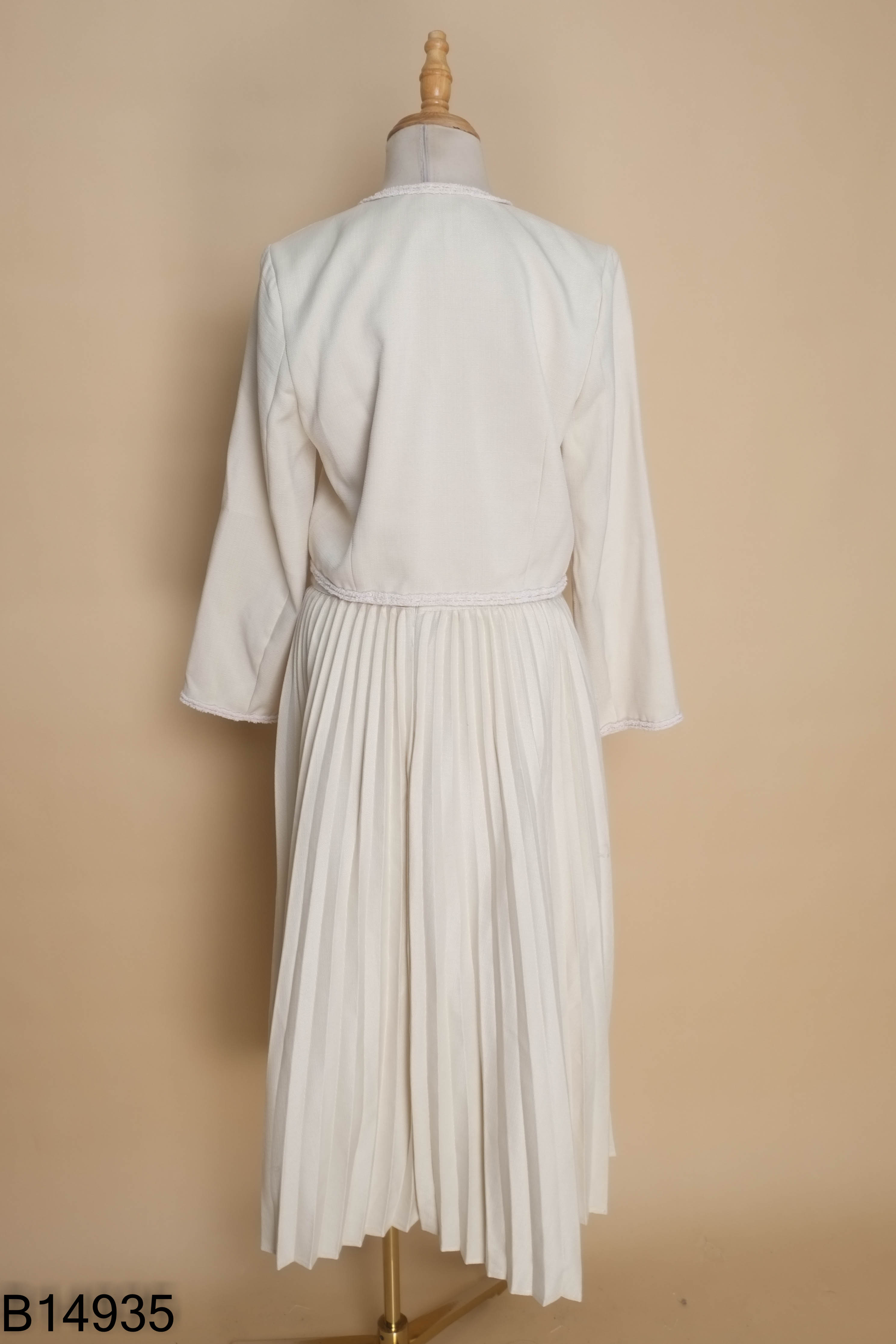 SET áo dạ be cúc ngọc+ chân váy