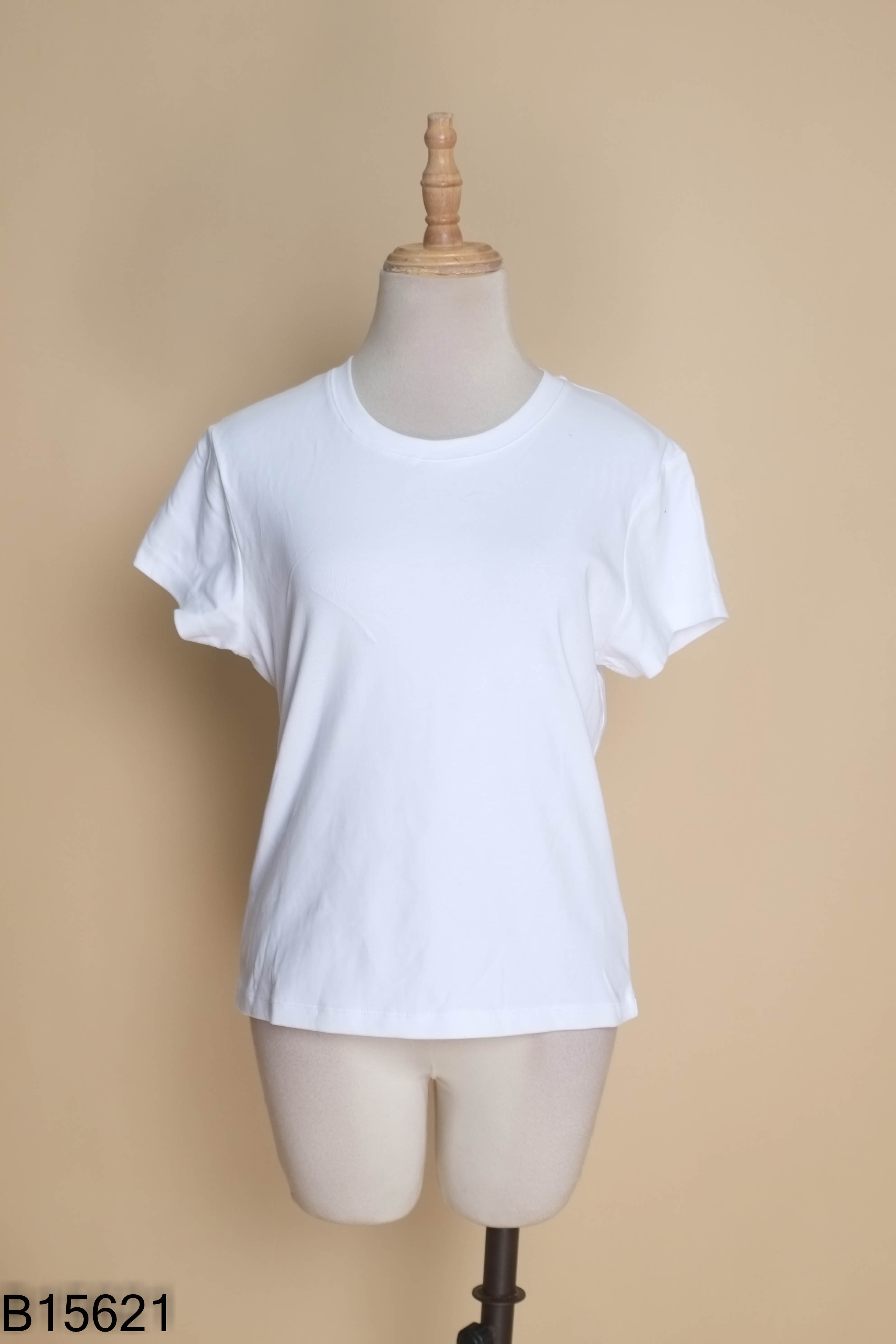 Áo thun UNIQLO trắng trơn